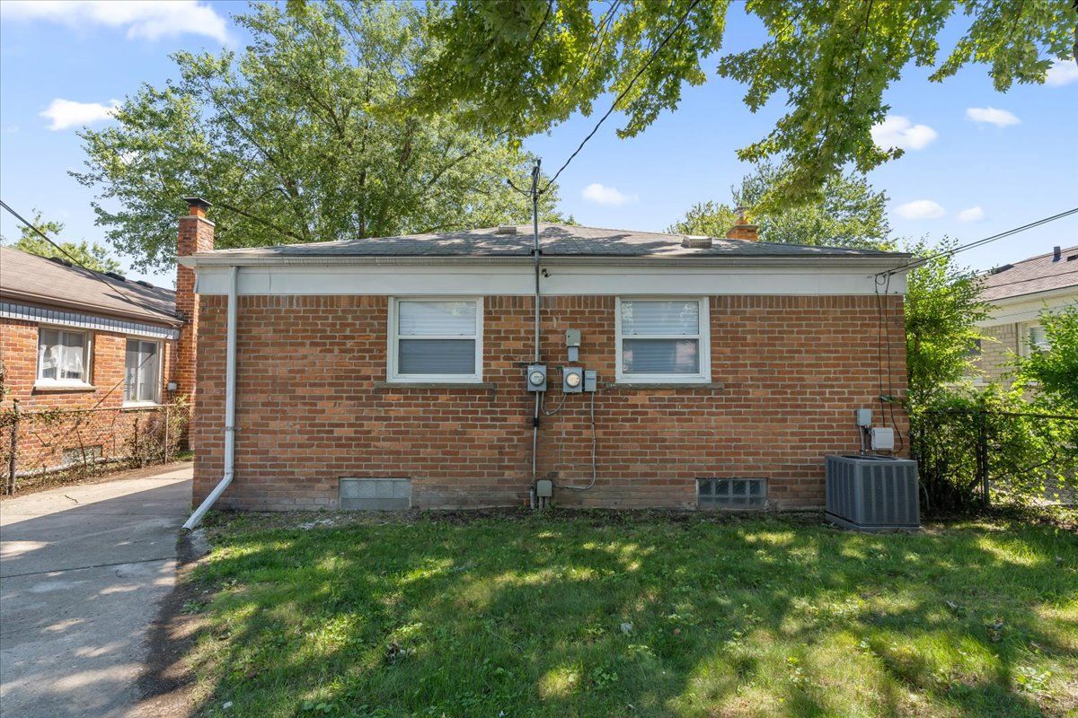 9183 SALEM