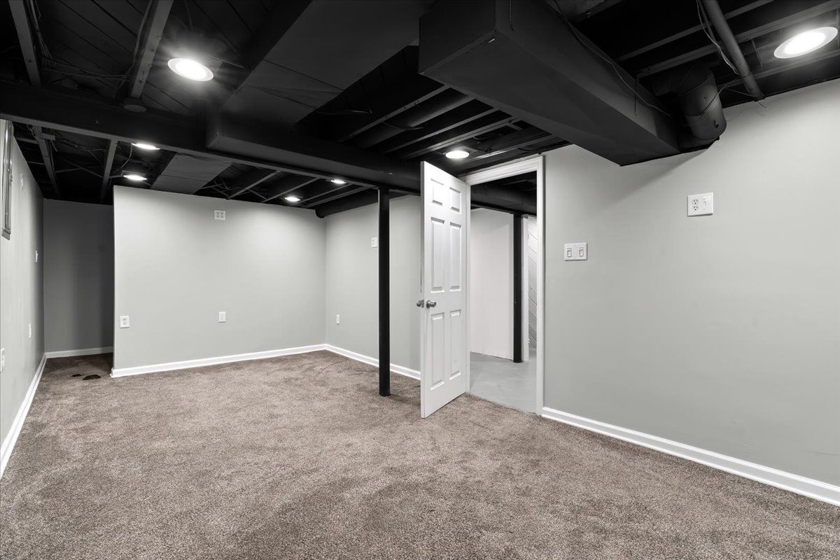 9183 SALEM