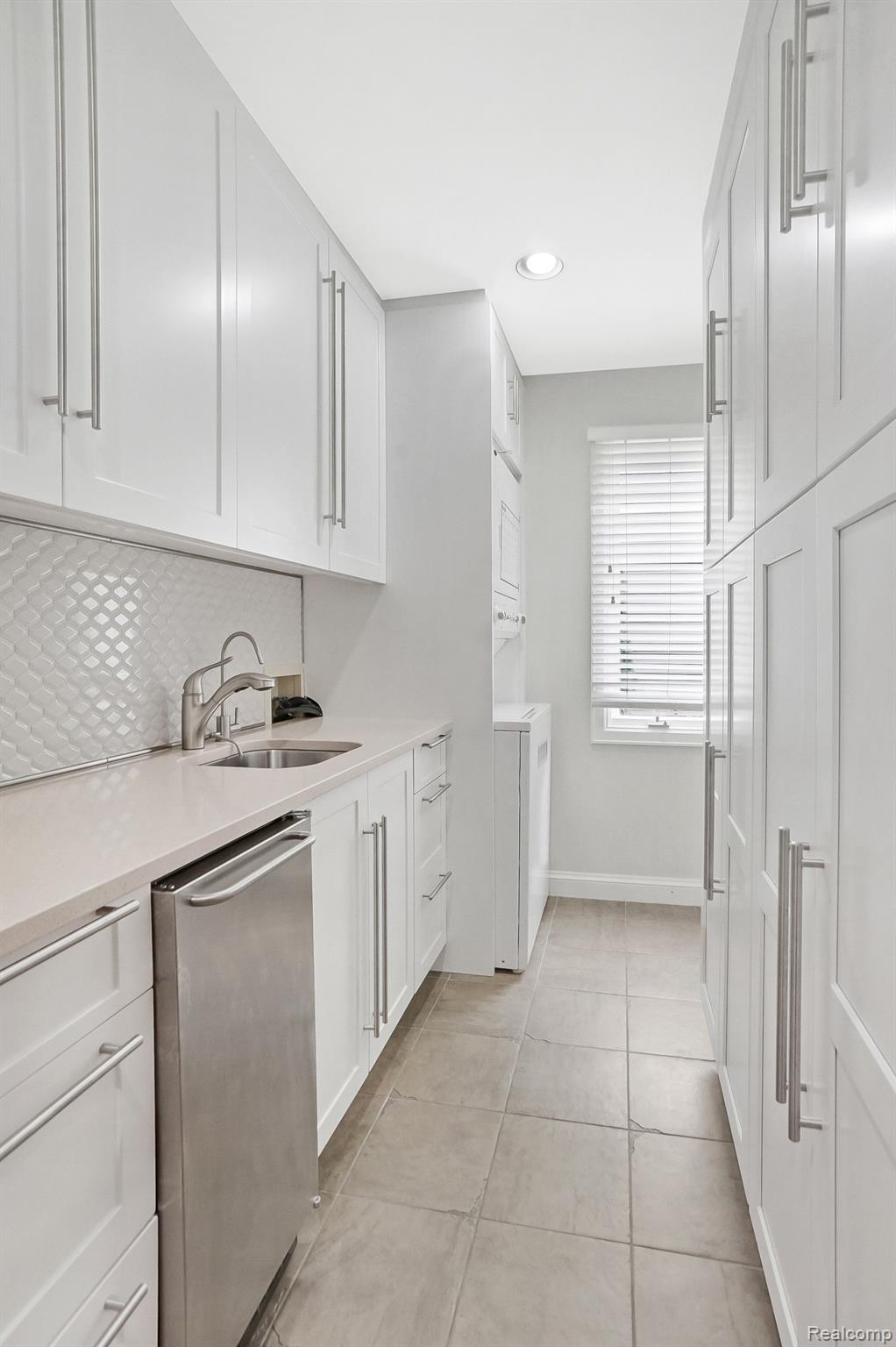 5720 EASTMAN Boulevard