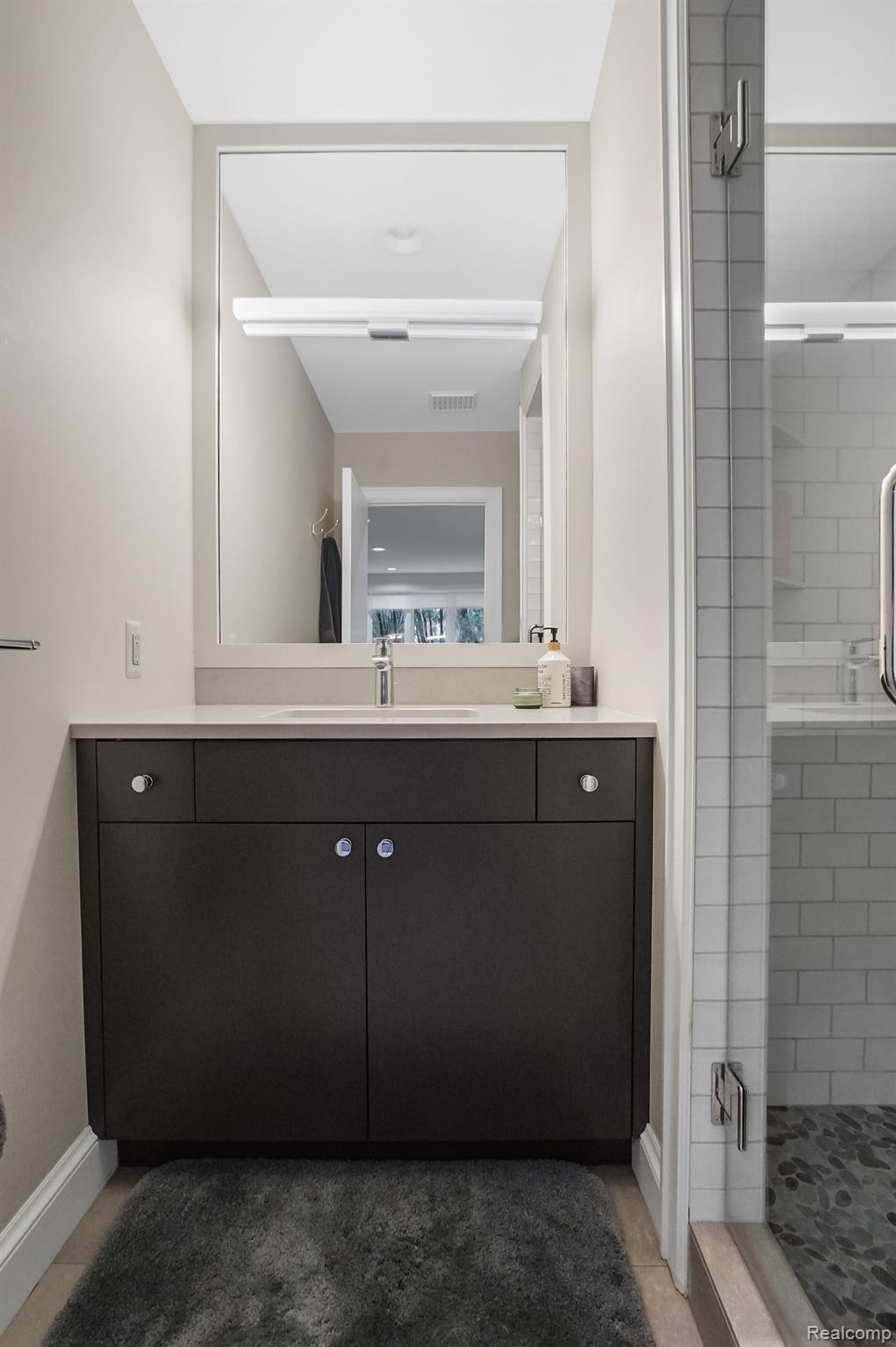 5720 EASTMAN Boulevard