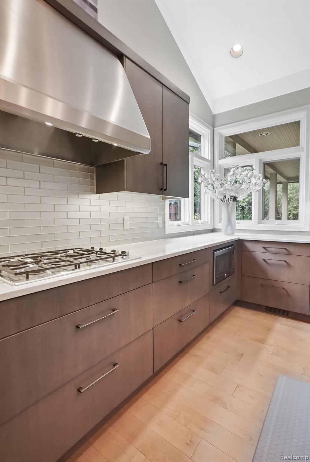 5720 EASTMAN Boulevard