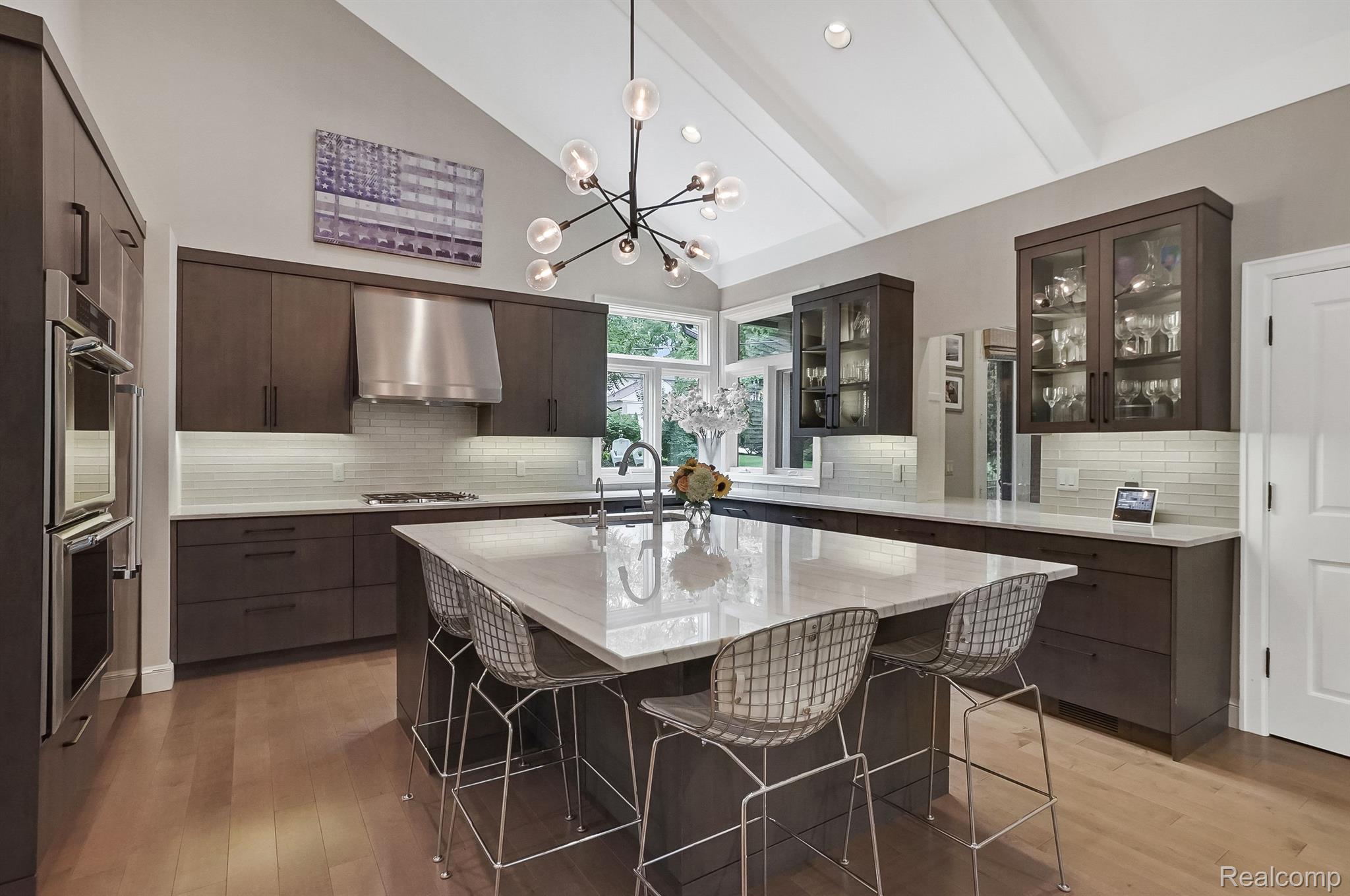 5720 EASTMAN Boulevard