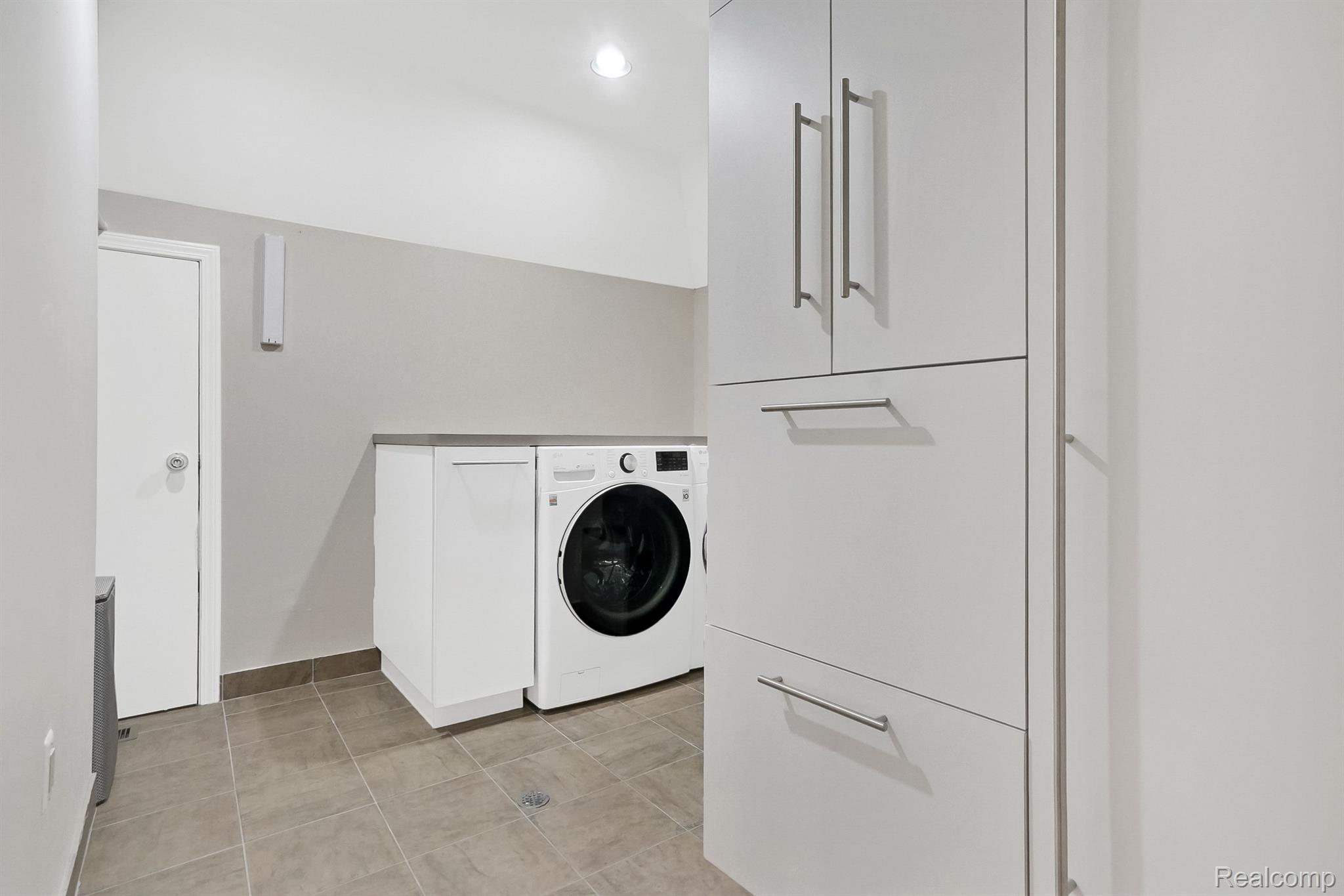 5720 EASTMAN Boulevard