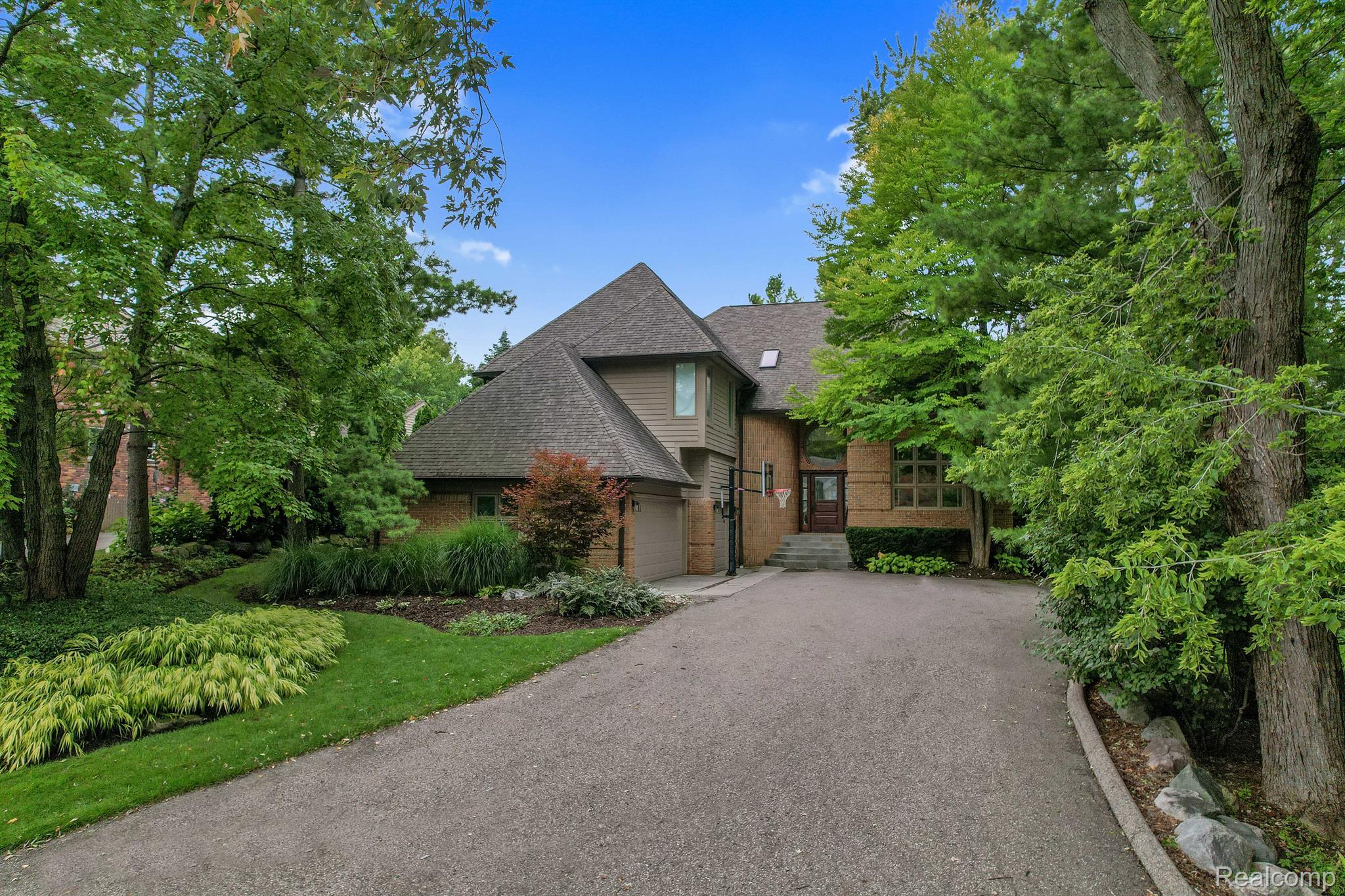 5720 EASTMAN Boulevard