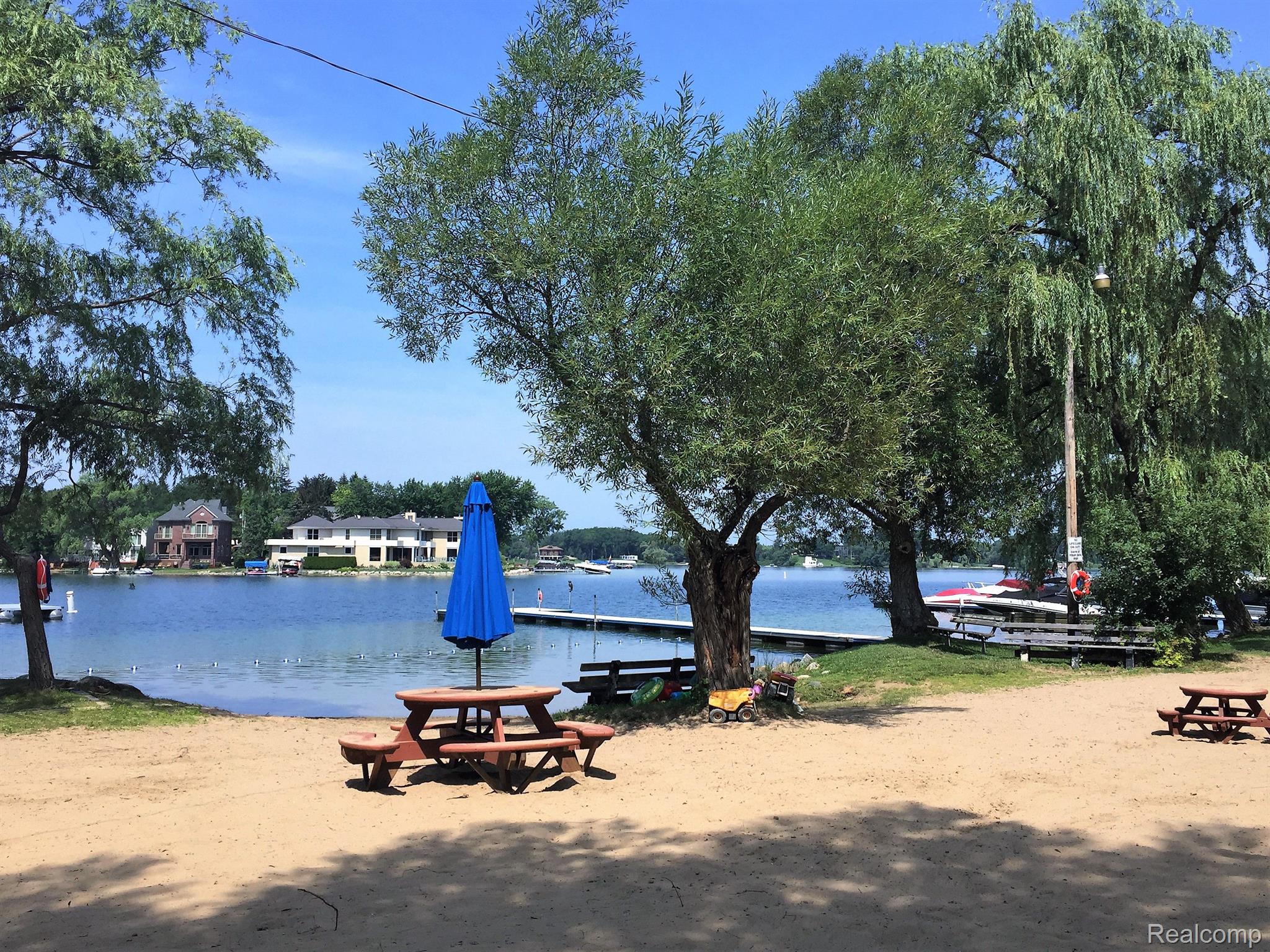 5720 EASTMAN Boulevard