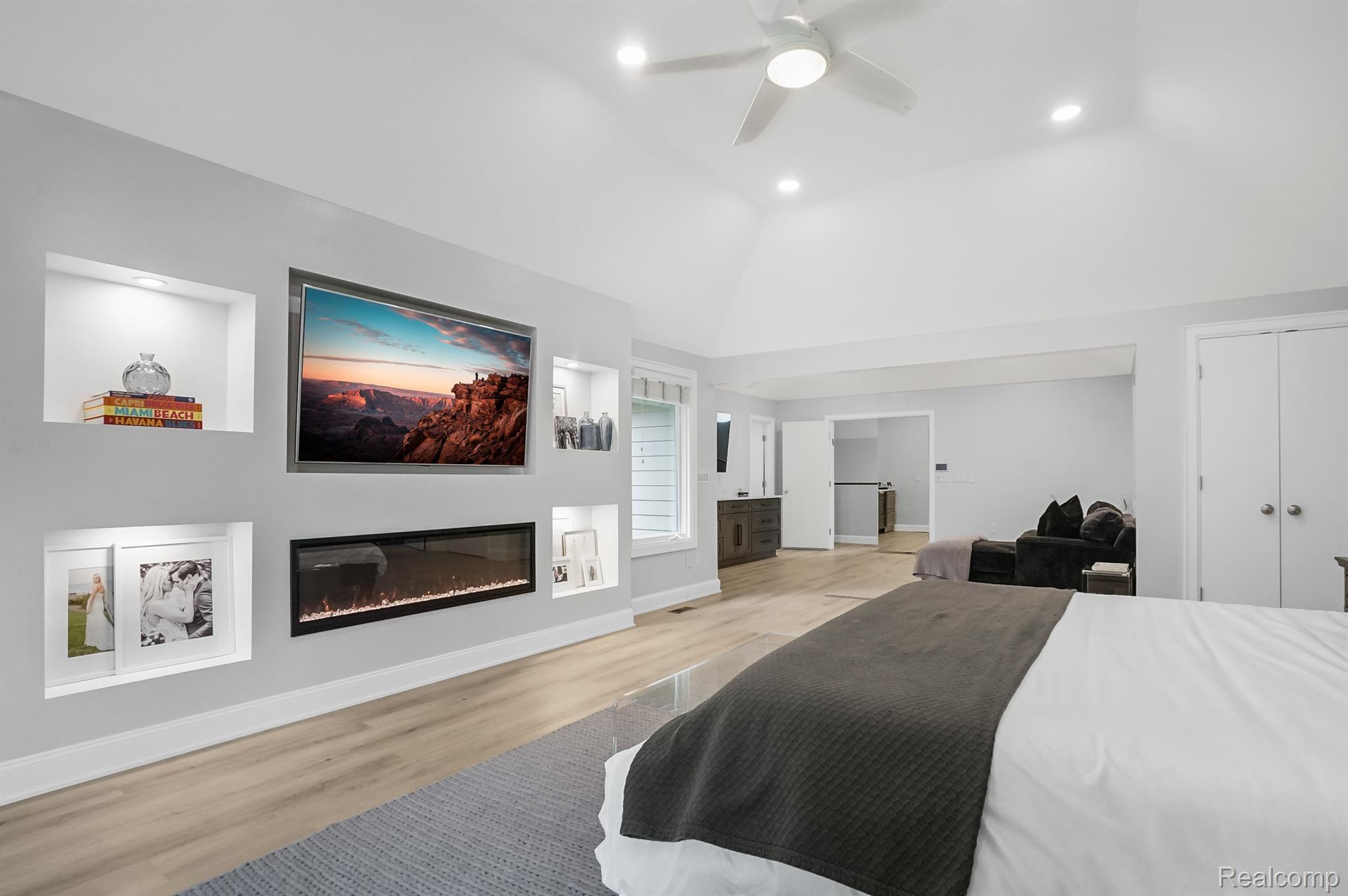 5720 EASTMAN Boulevard