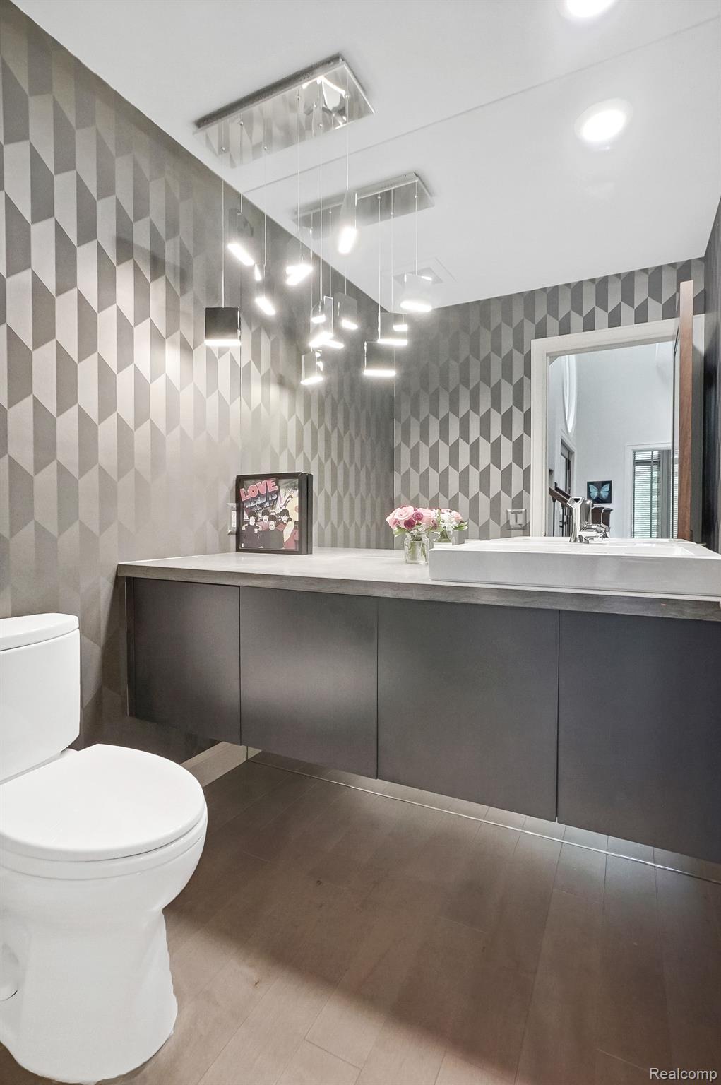 5720 EASTMAN Boulevard