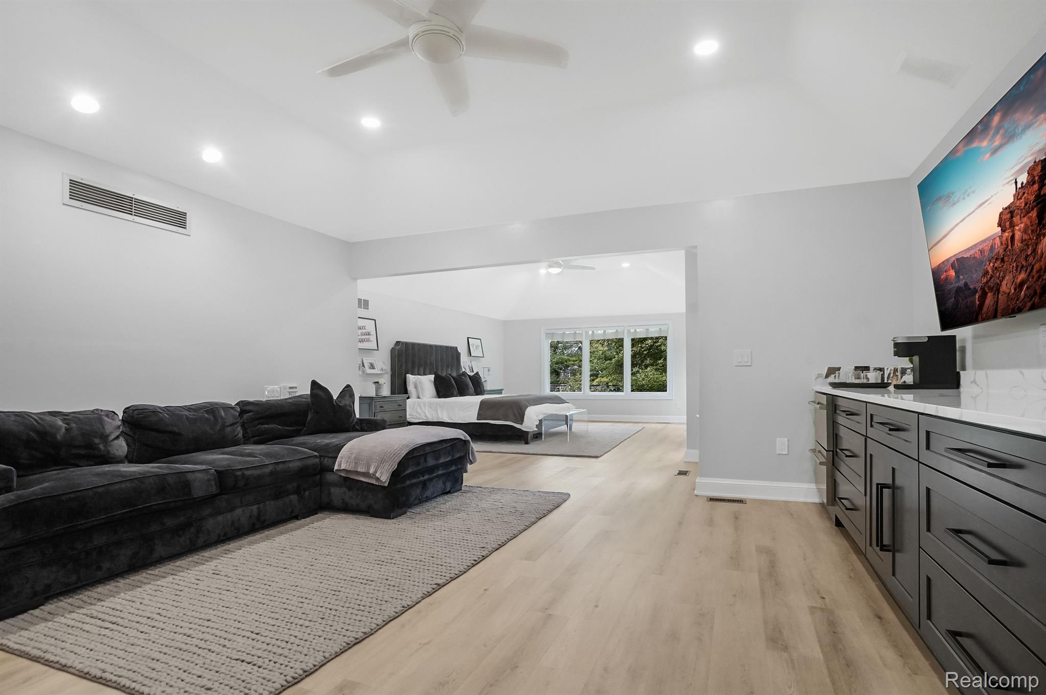 5720 EASTMAN Boulevard