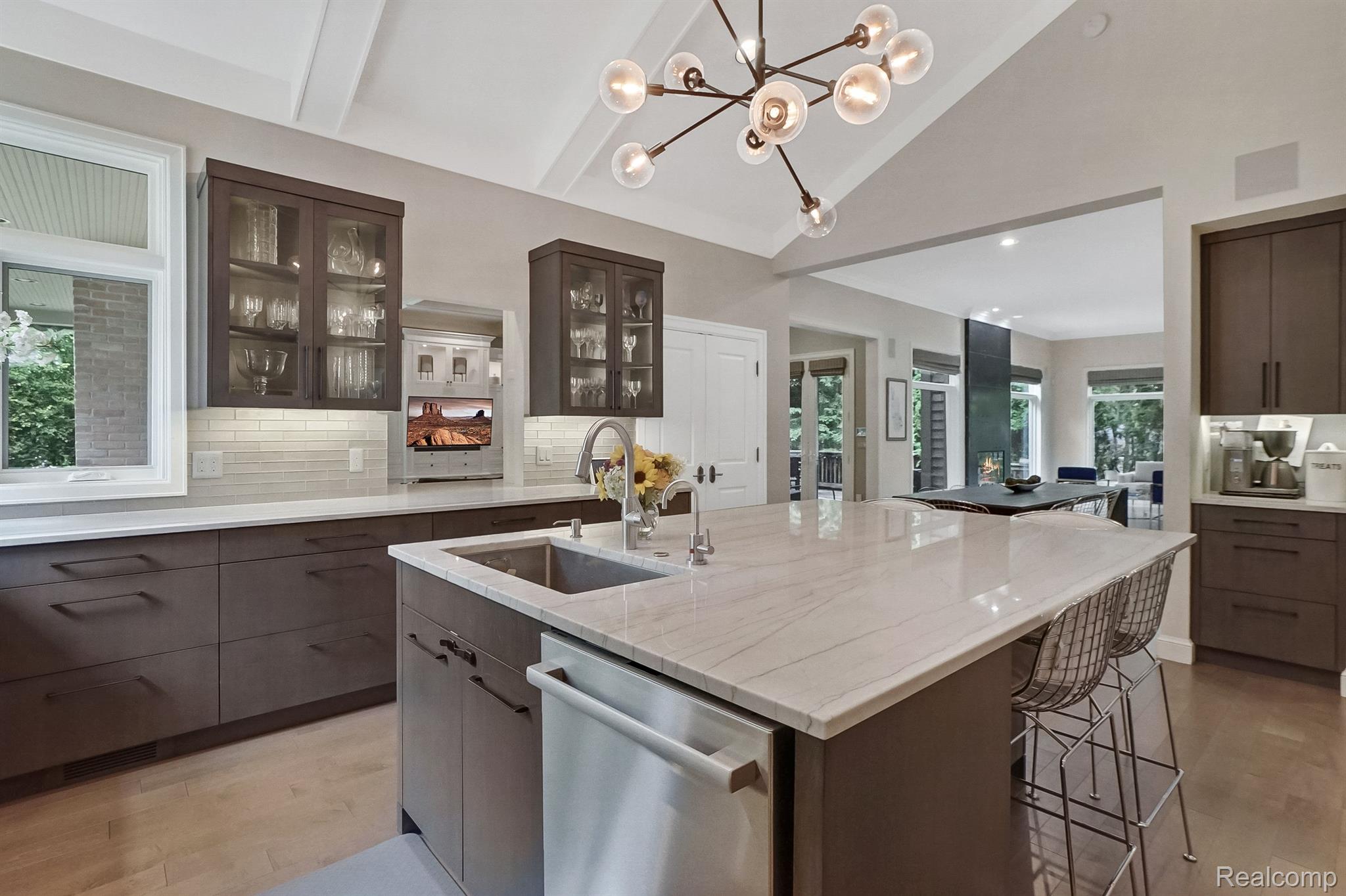 5720 EASTMAN Boulevard