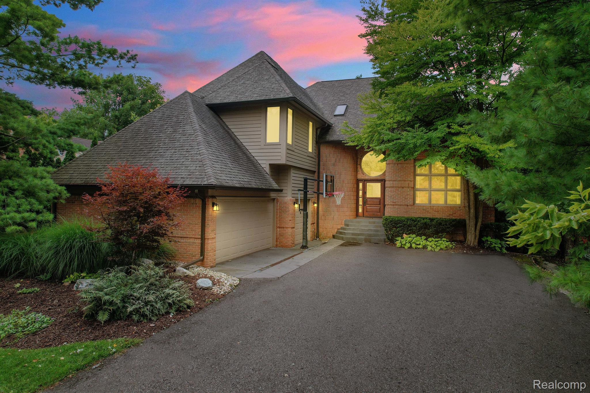 5720 EASTMAN Boulevard