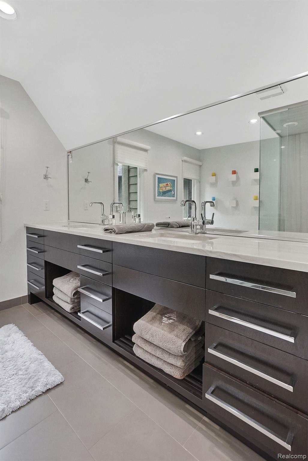 5720 EASTMAN Boulevard