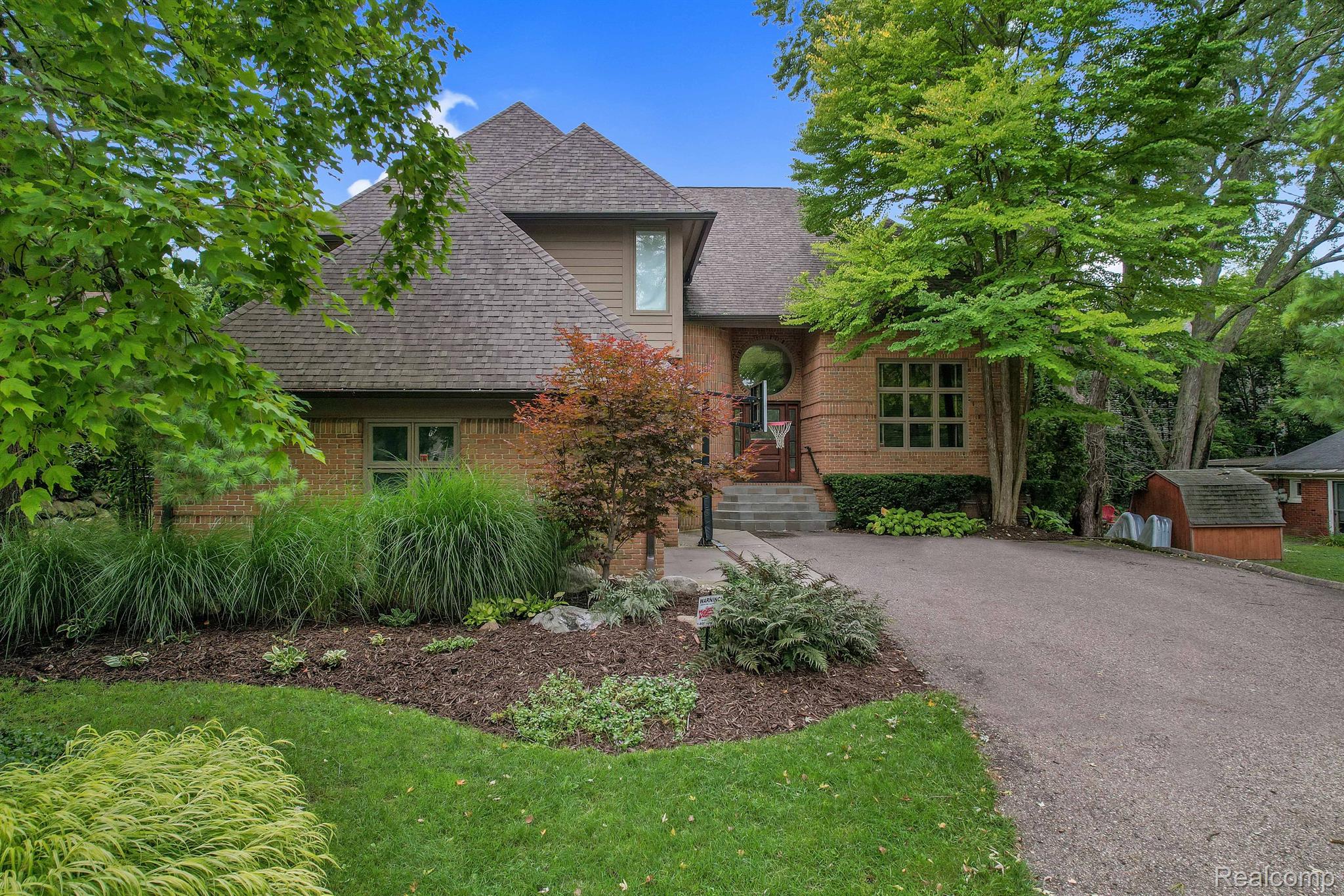 5720 EASTMAN Boulevard