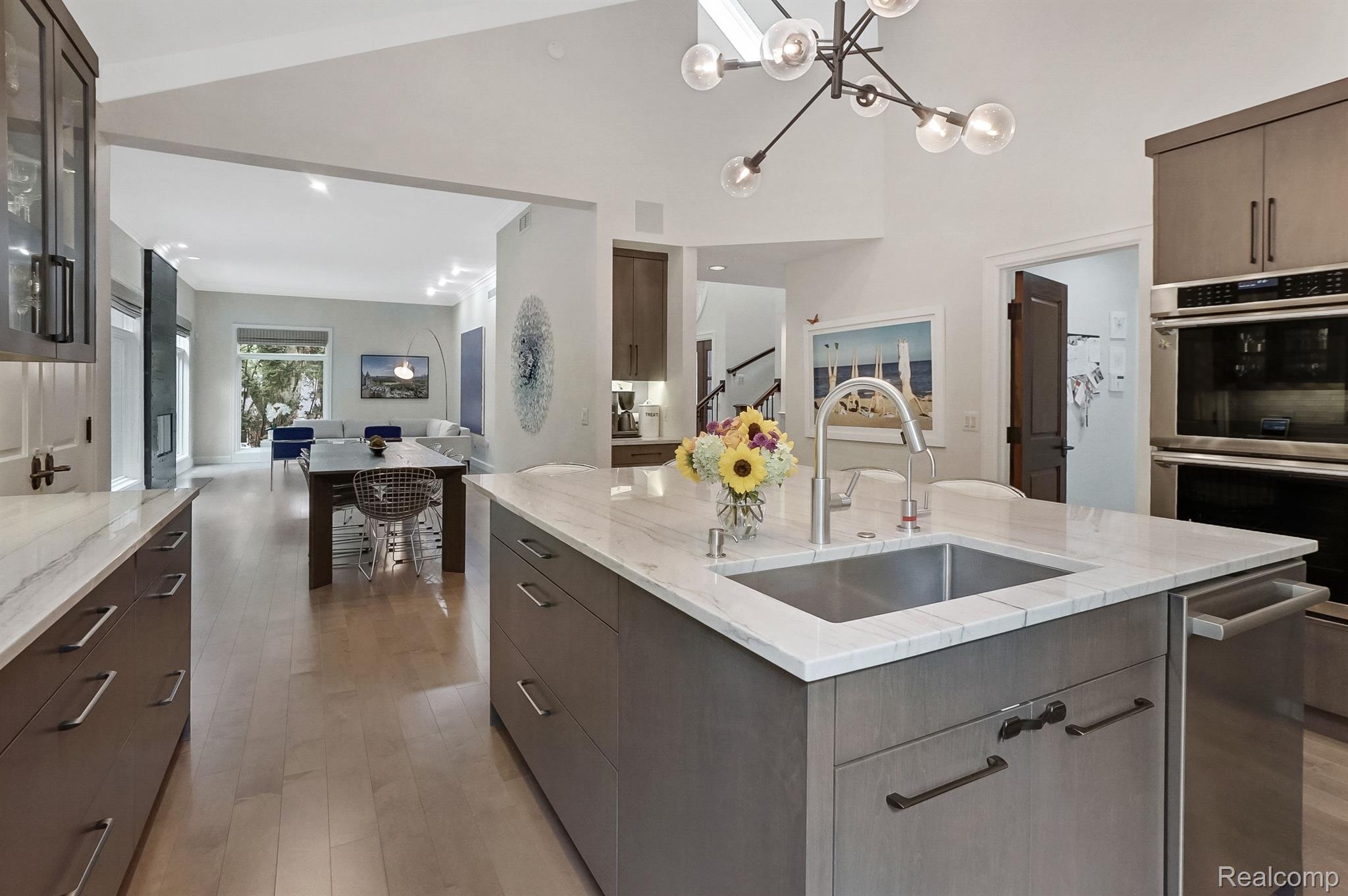 5720 EASTMAN Boulevard