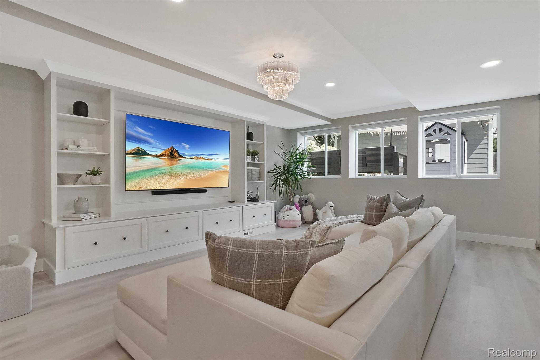 902 FERNWOOD Road