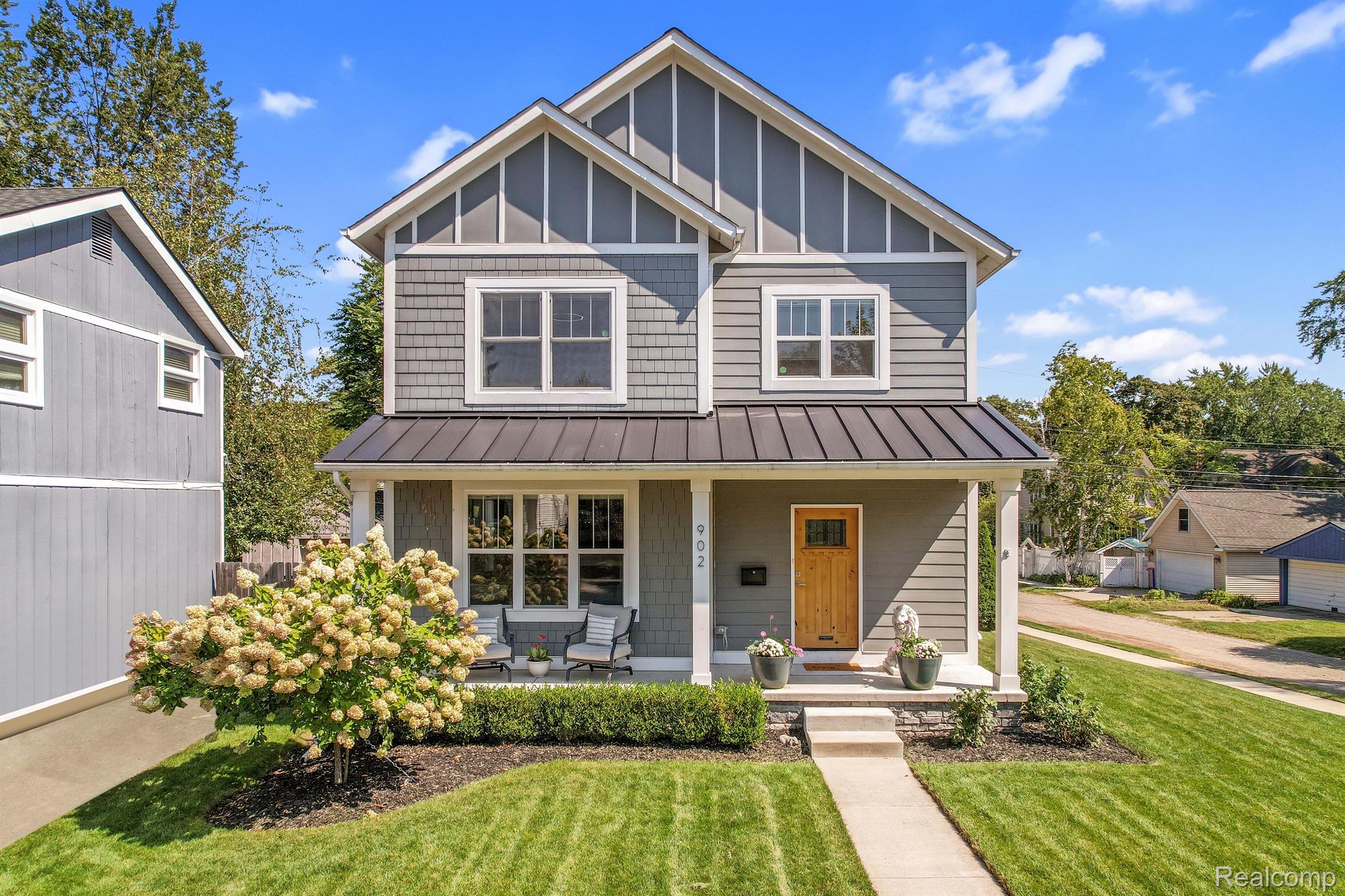 902 FERNWOOD Road