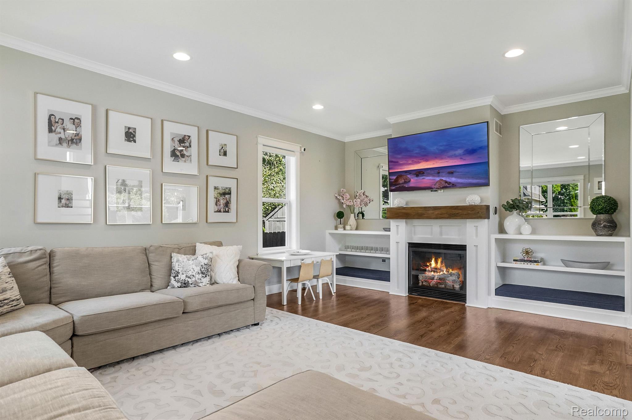 902 FERNWOOD Road
