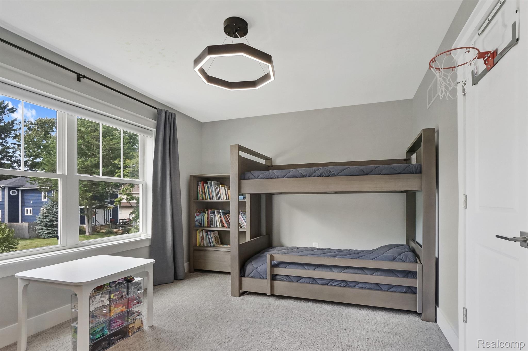 902 FERNWOOD Road