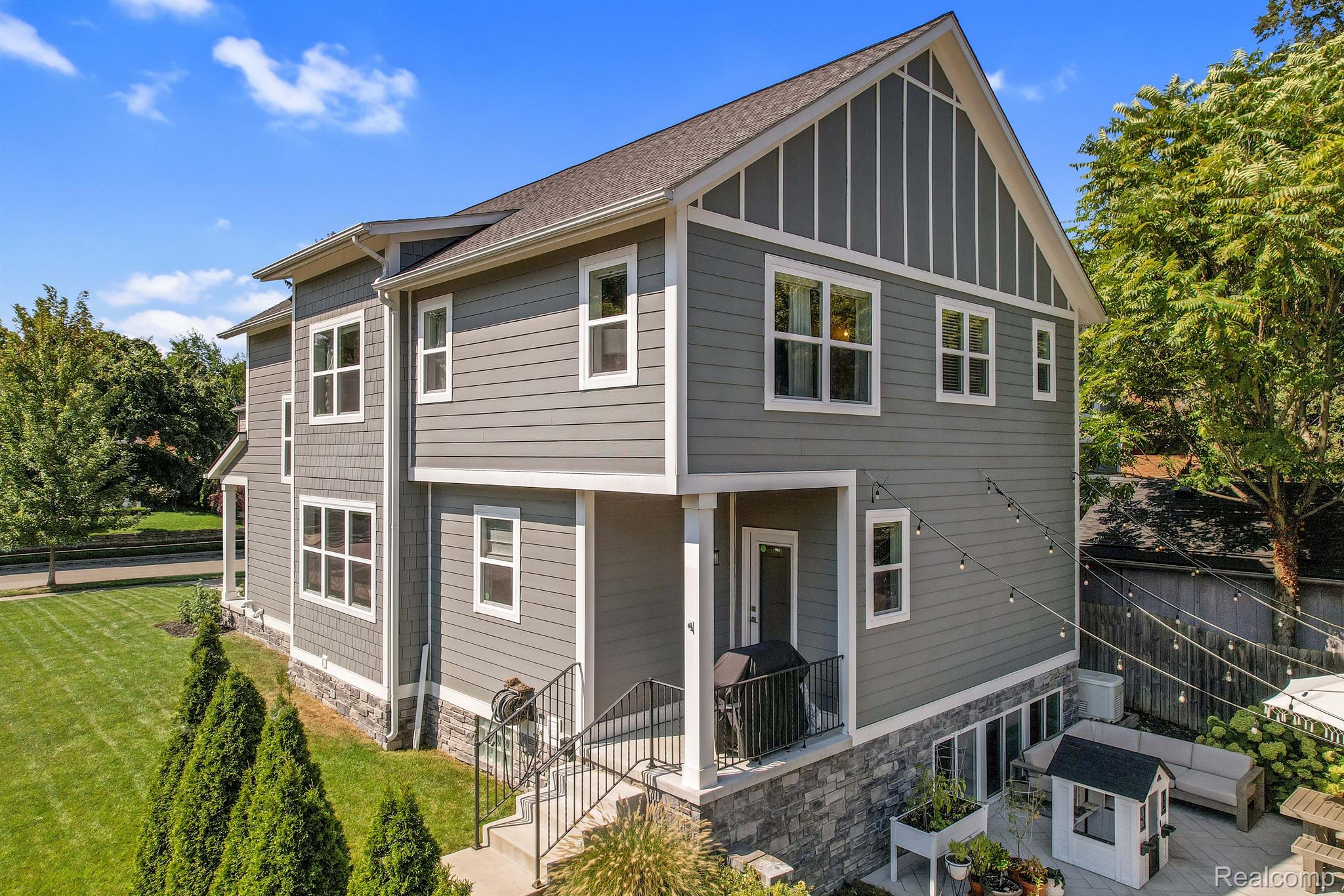 902 FERNWOOD Road