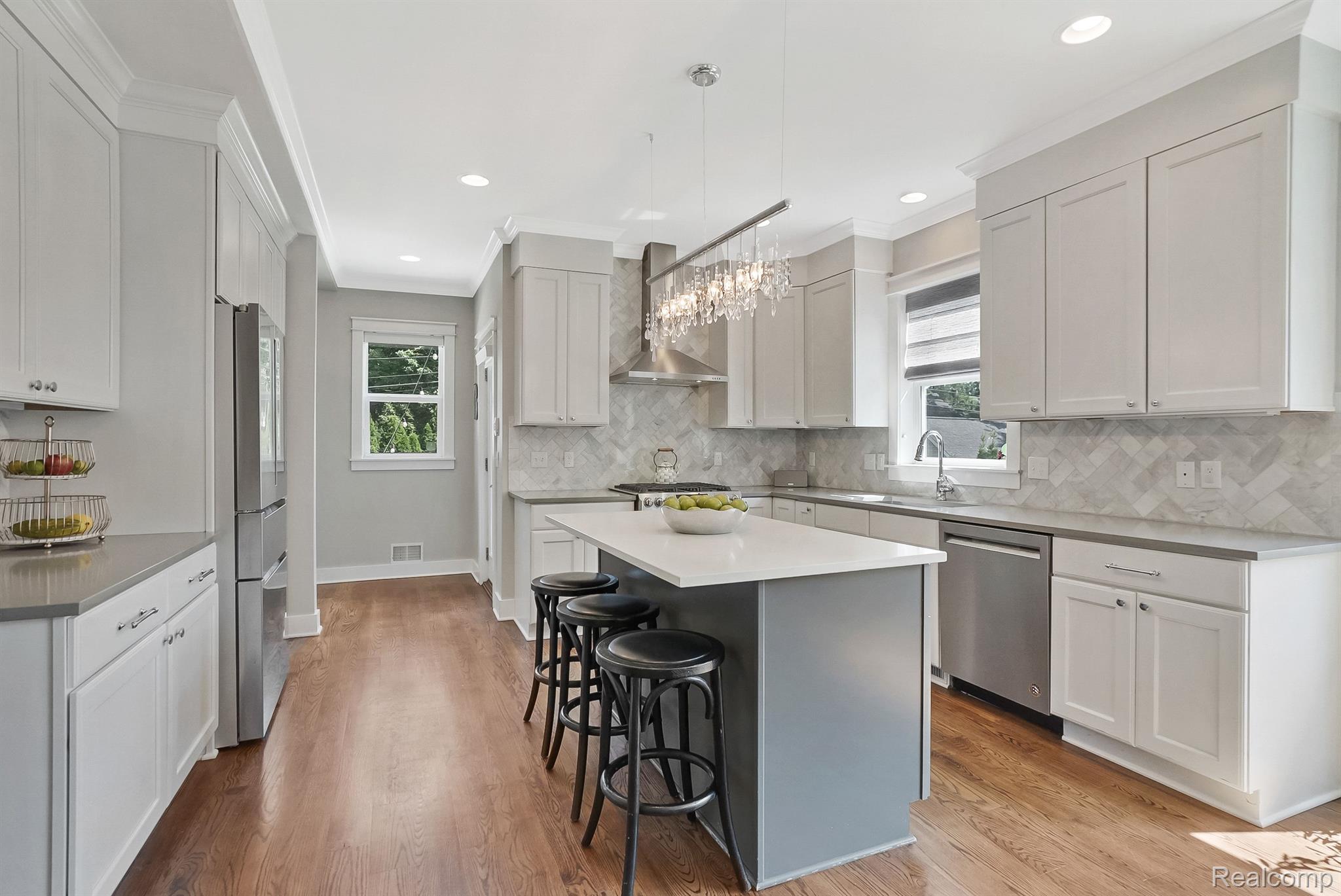 902 FERNWOOD Road