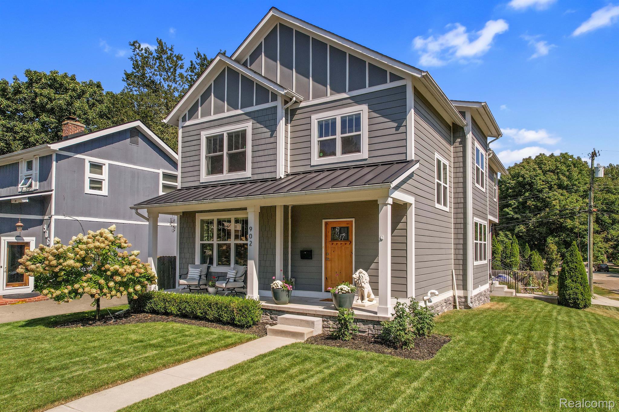 902 FERNWOOD Road