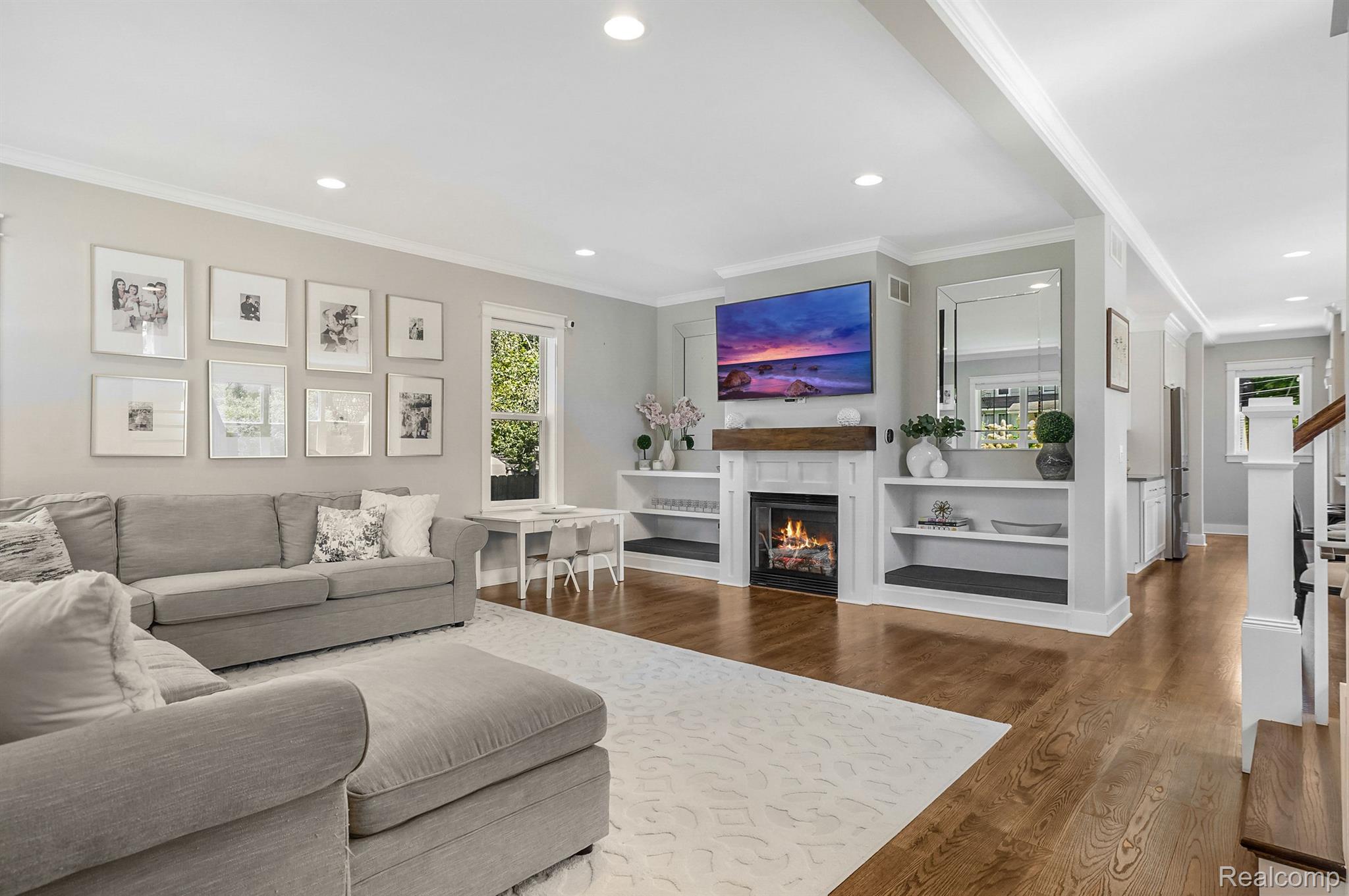 902 FERNWOOD Road