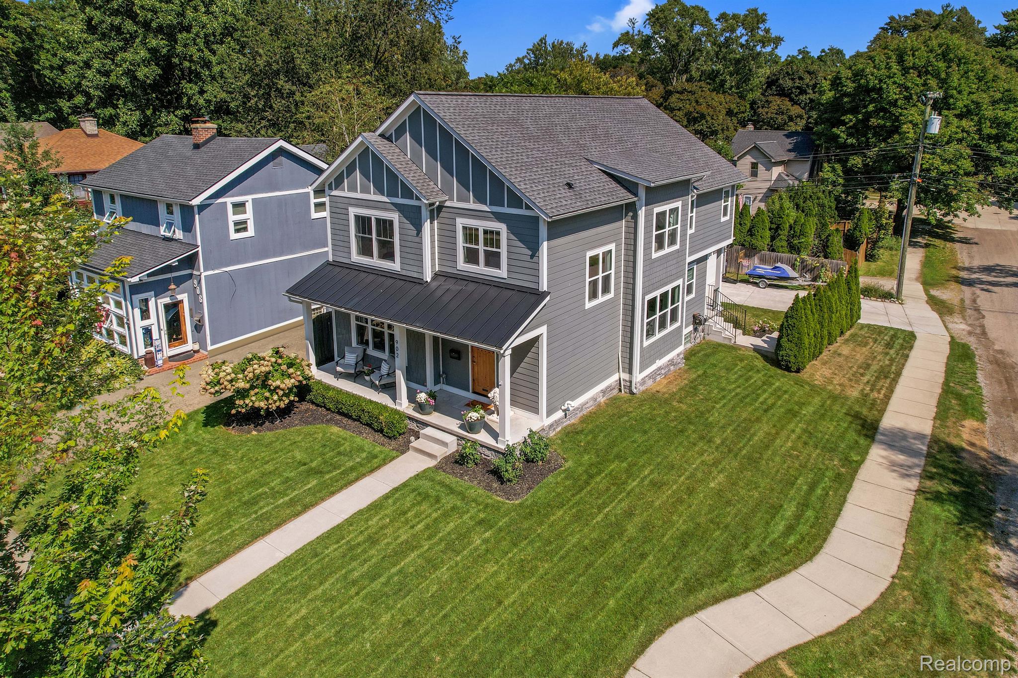 902 FERNWOOD Road