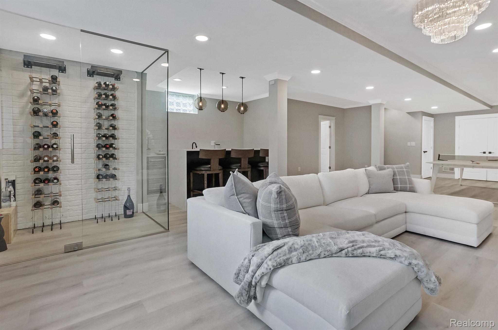 902 FERNWOOD Road