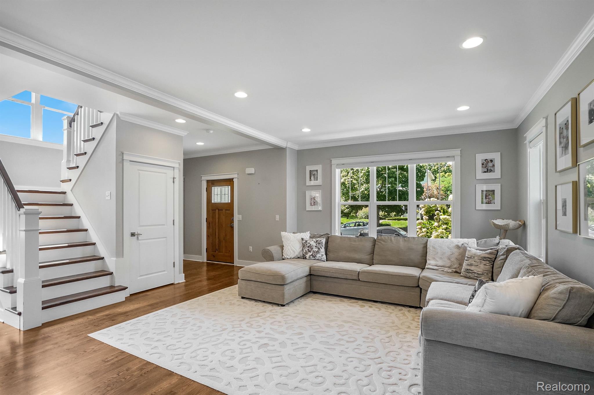 902 FERNWOOD Road