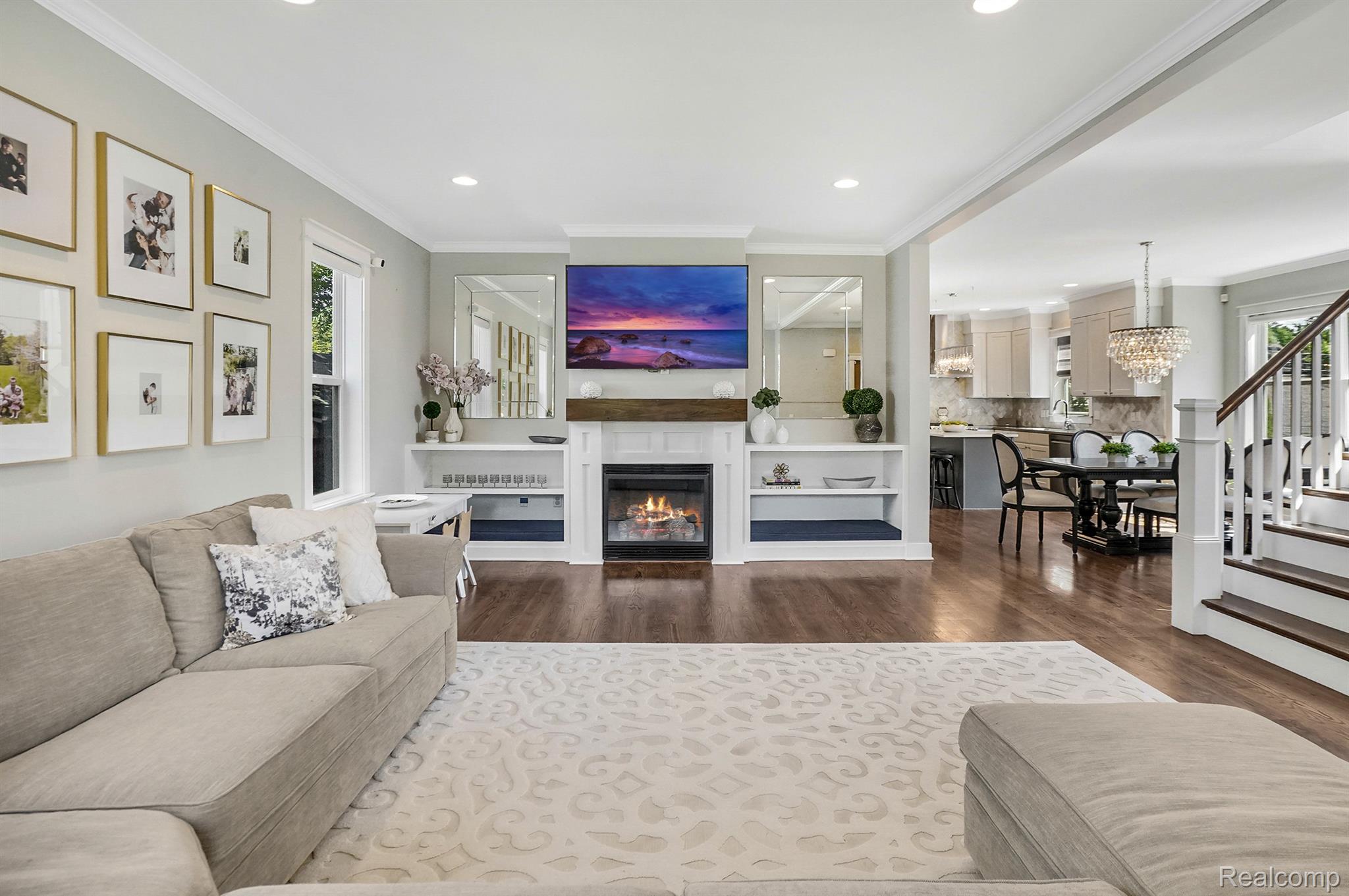 902 FERNWOOD Road
