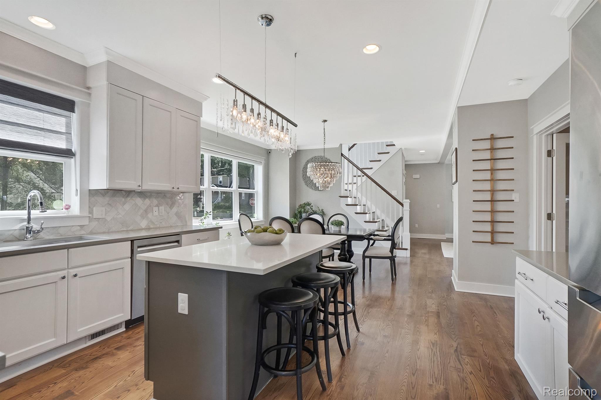 902 FERNWOOD Road