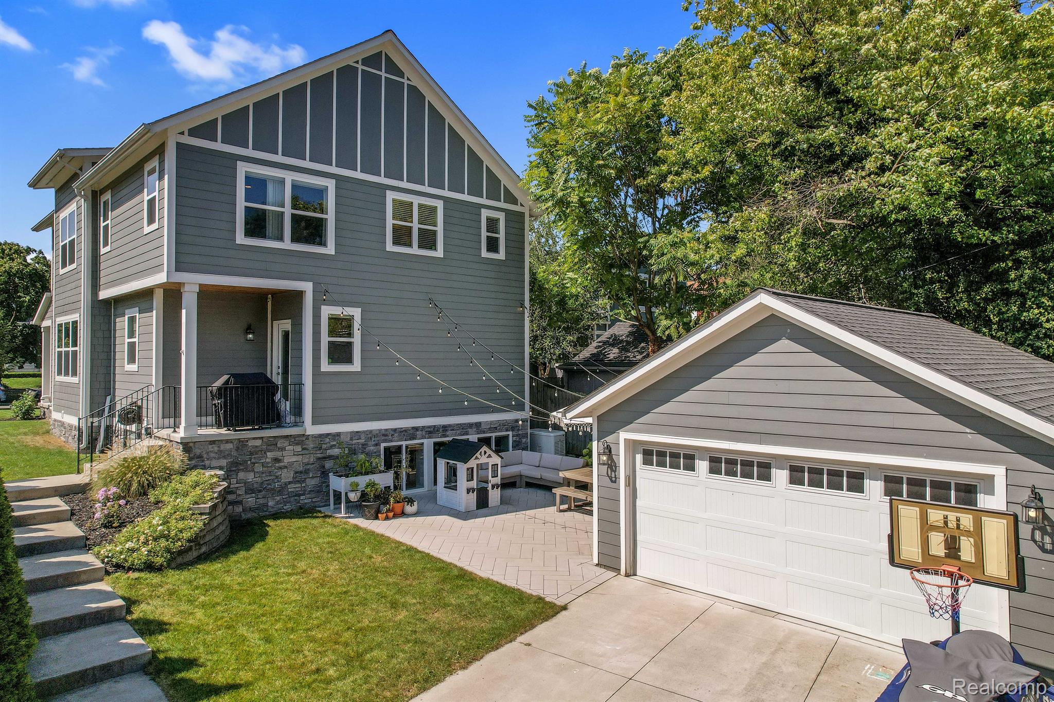 902 FERNWOOD Road