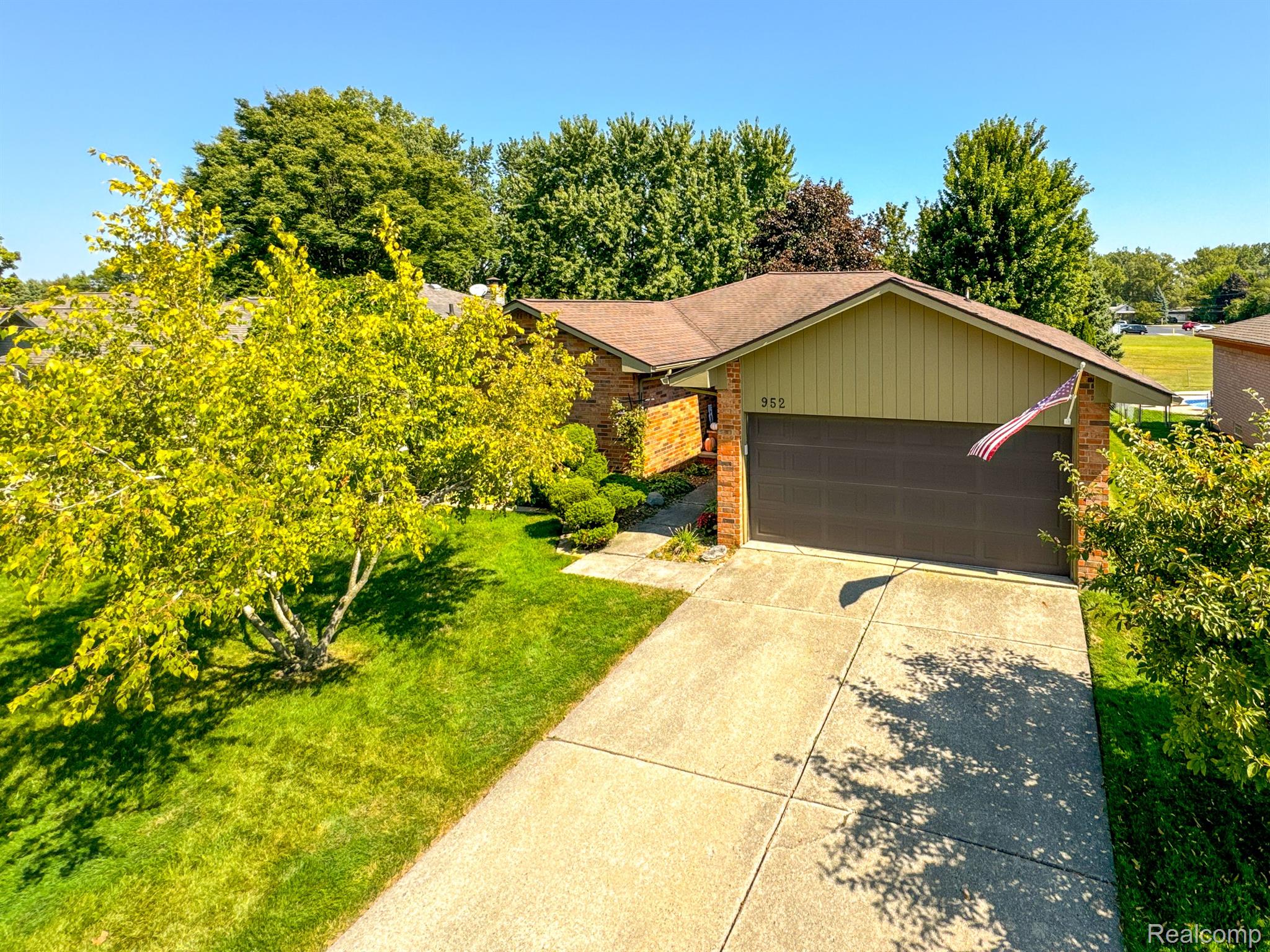 952 MILVERTON Drive