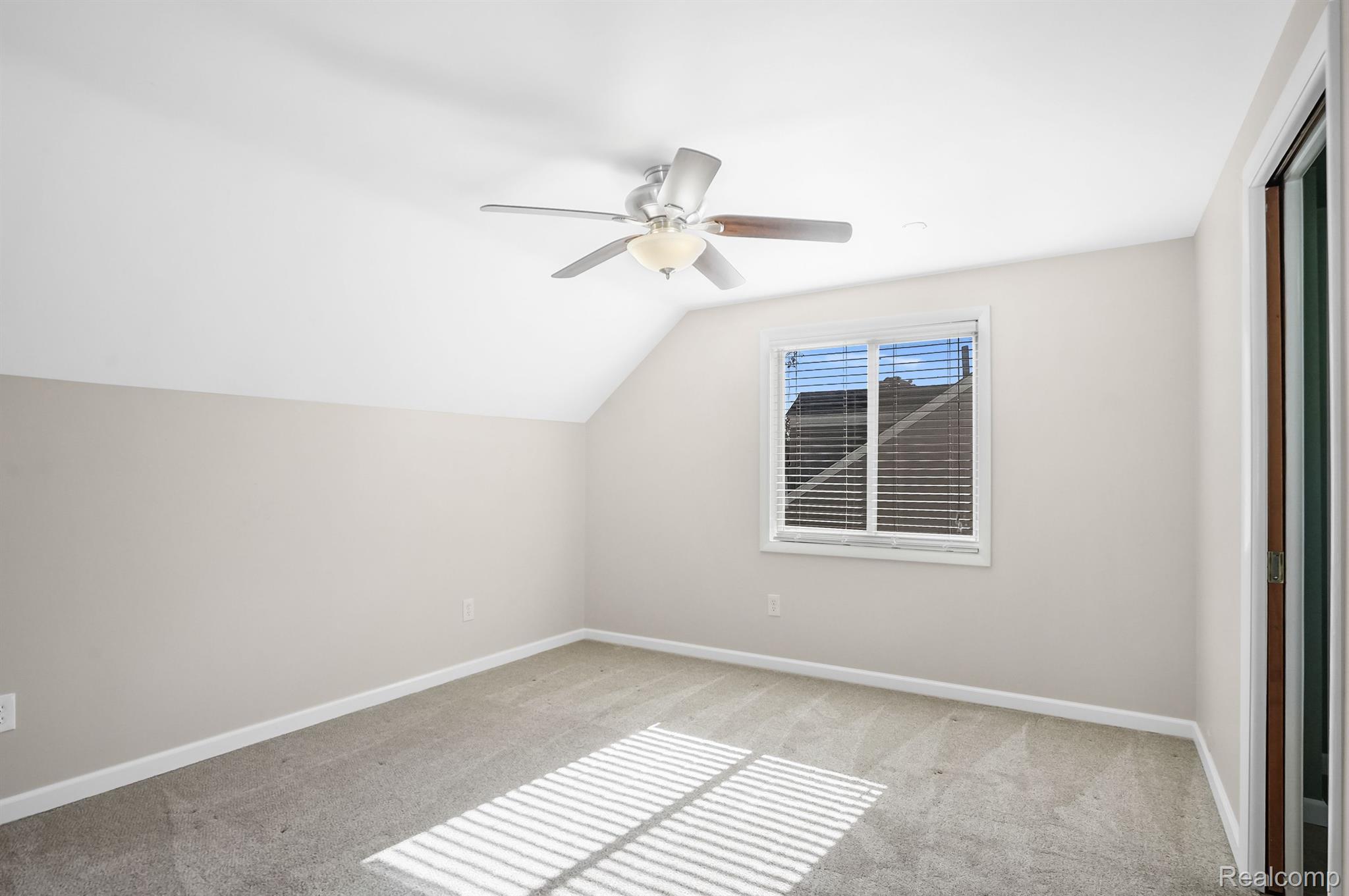 711 N ALTADENA Avenue
