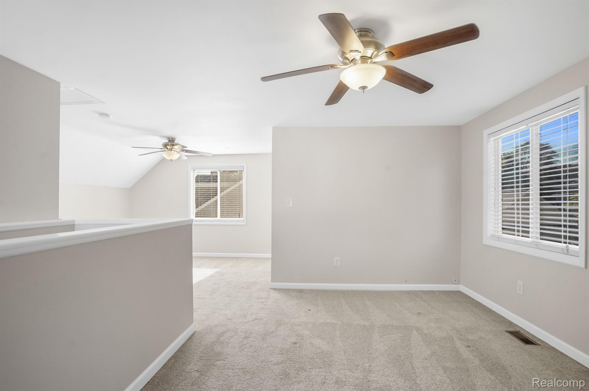 711 N ALTADENA Avenue