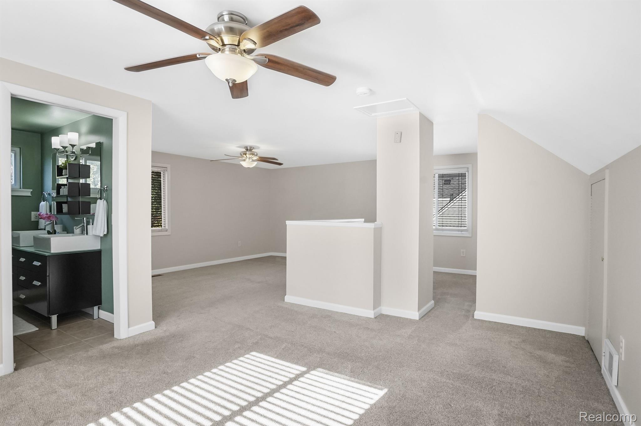 711 N ALTADENA Avenue