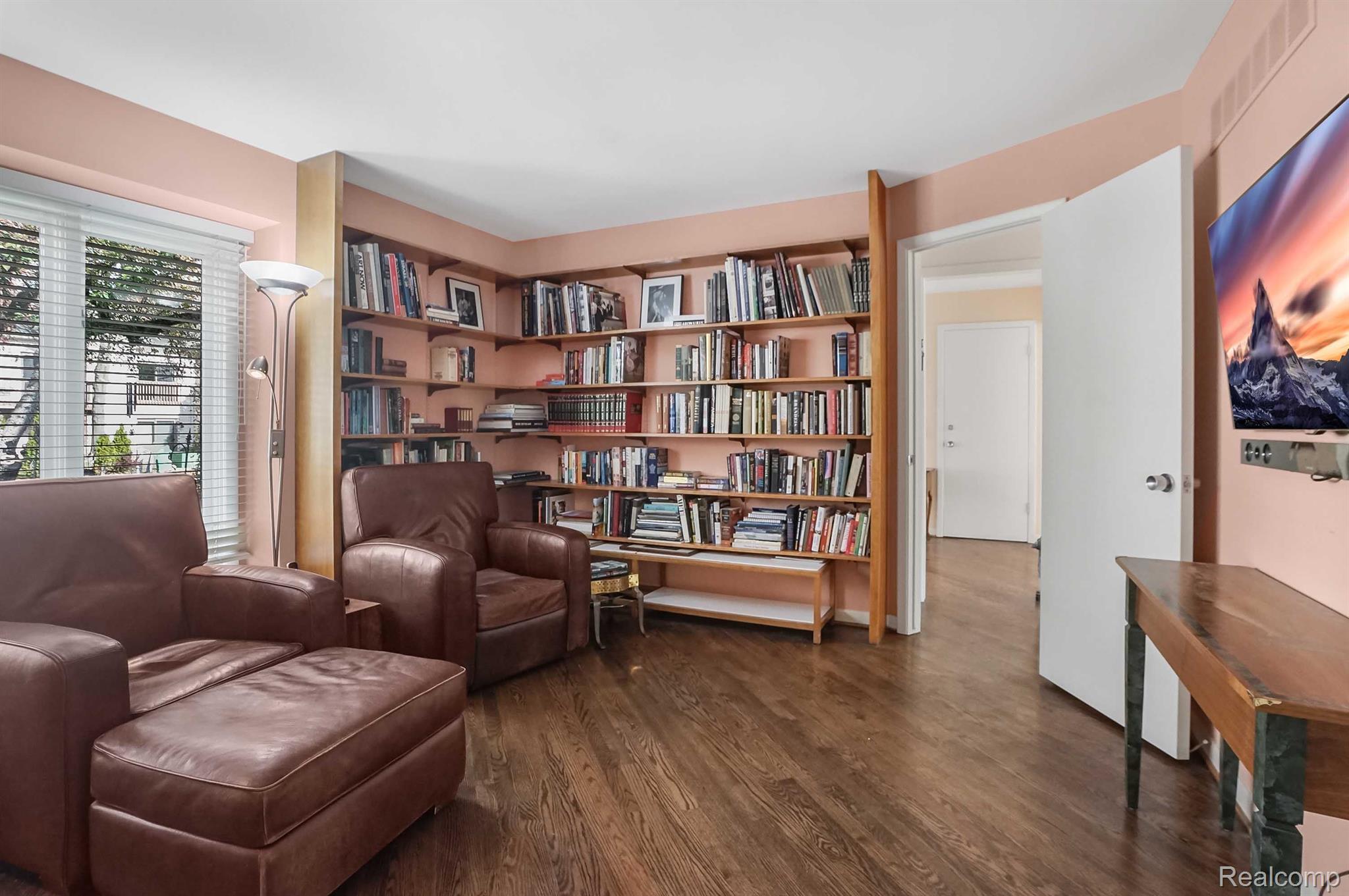 5112 Woodlands Trail