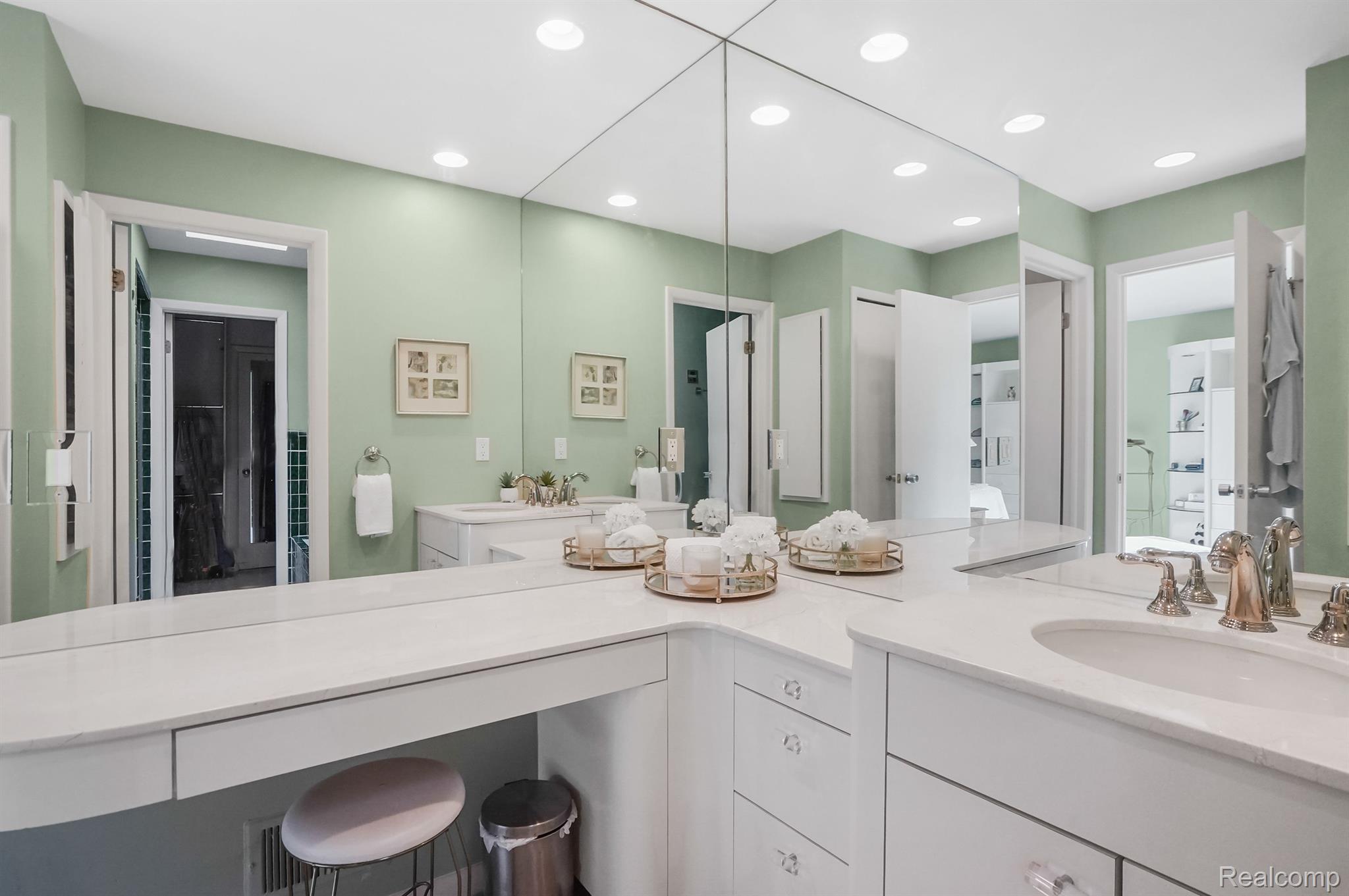 5112 Woodlands Trail