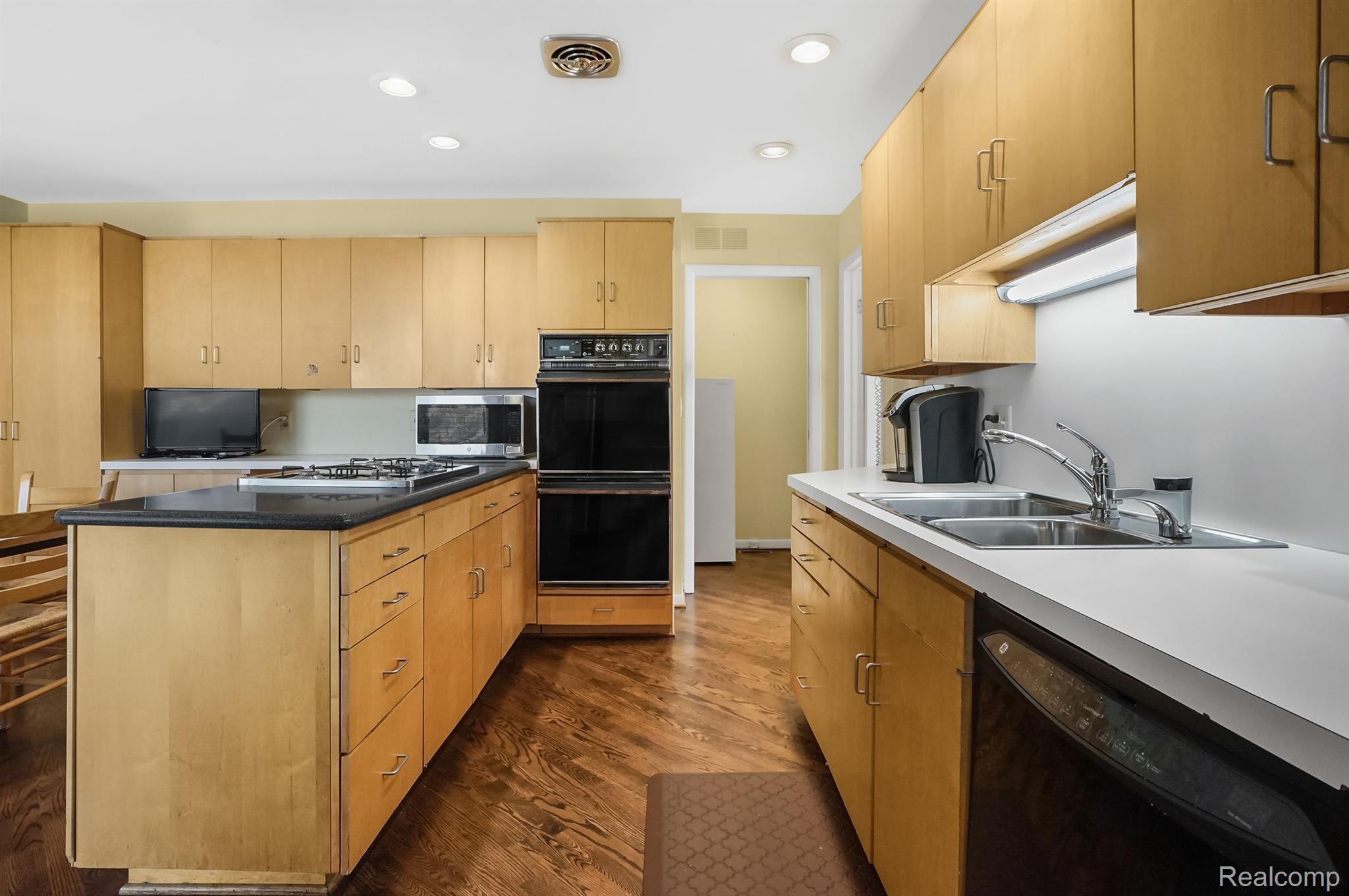 5112 Woodlands Trail
