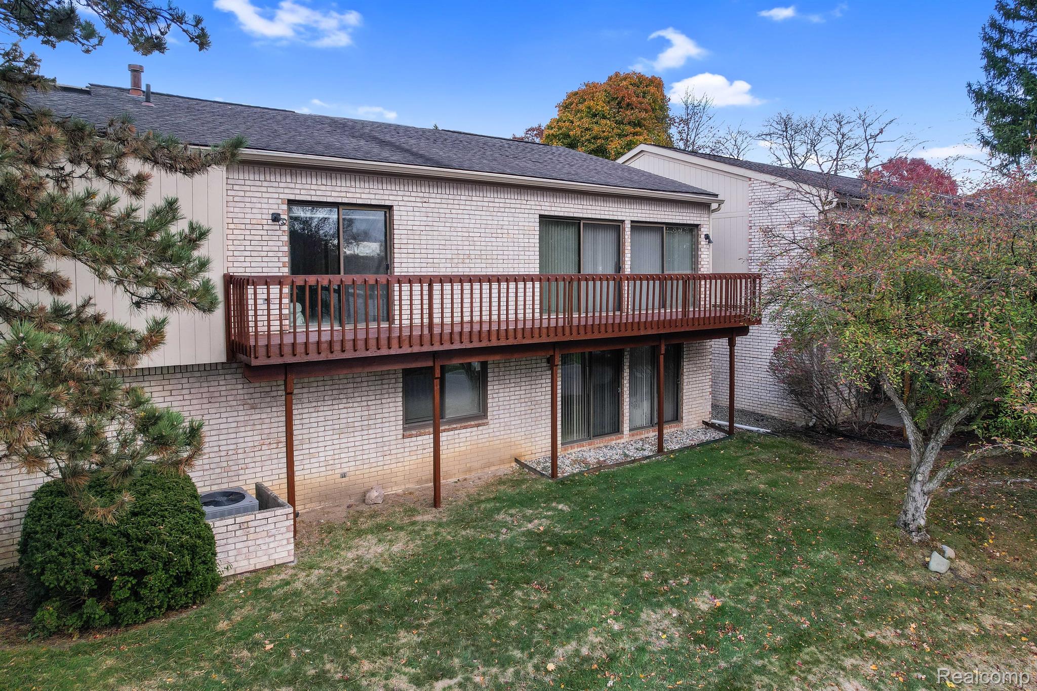 5112 Woodlands Trail