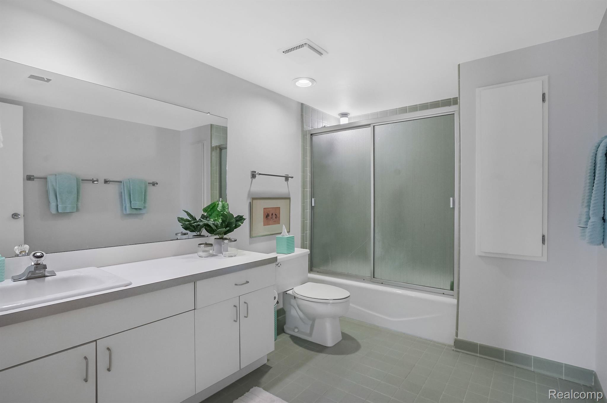 5112 Woodlands Trail