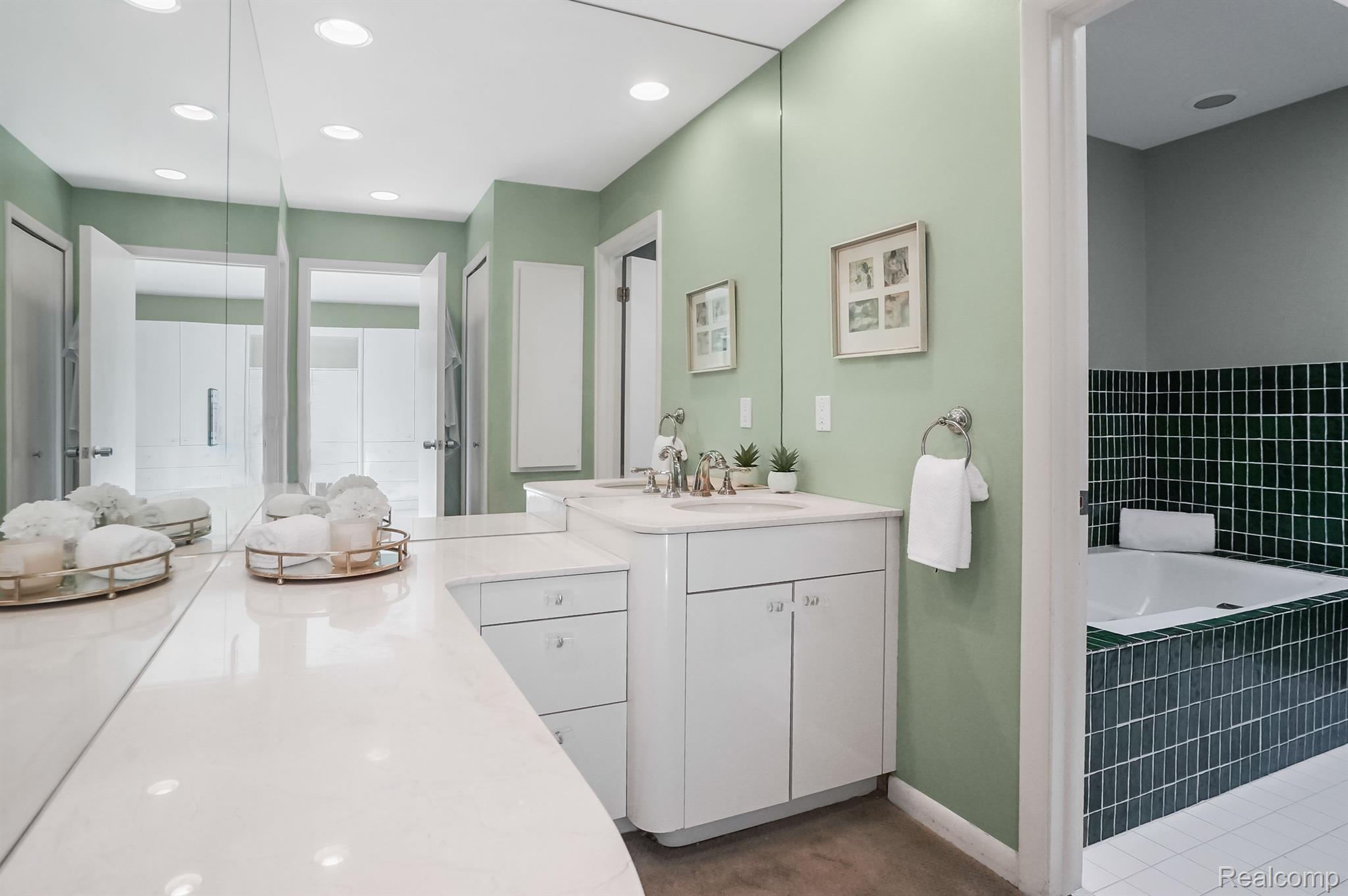 5112 Woodlands Trail