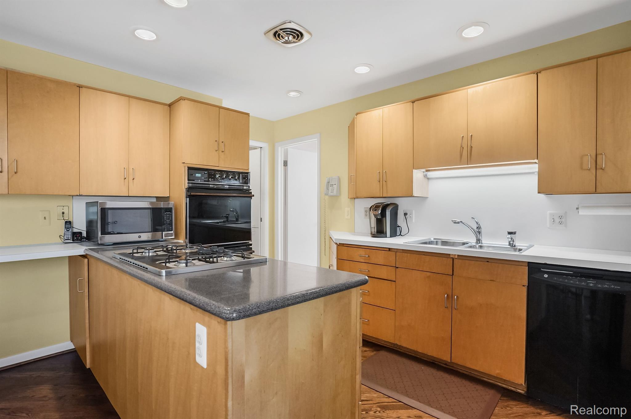 5112 Woodlands Trail