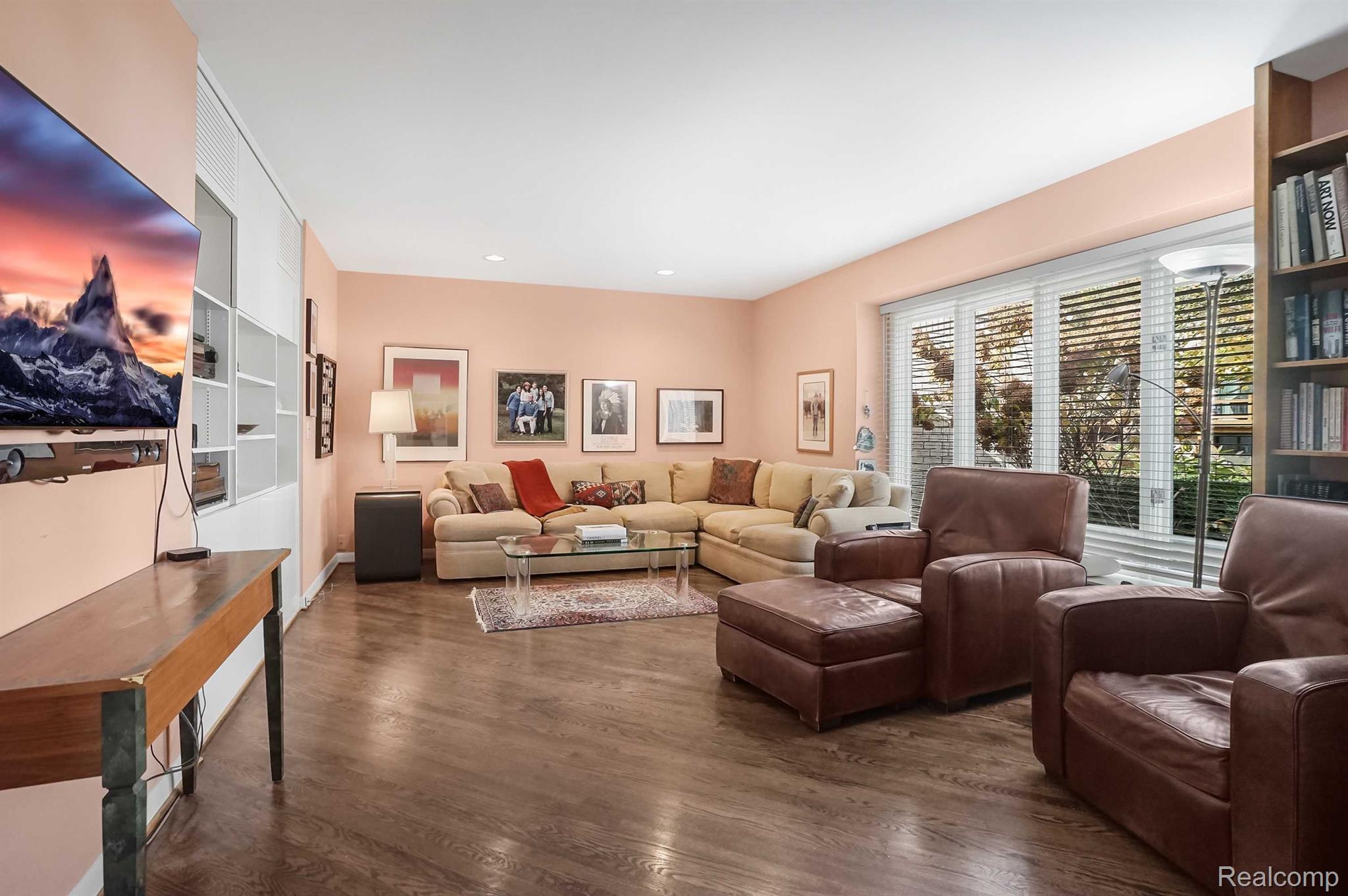 5112 Woodlands Trail