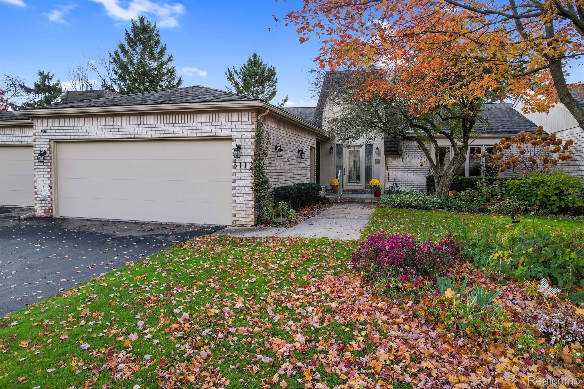 5112 Woodlands Trail