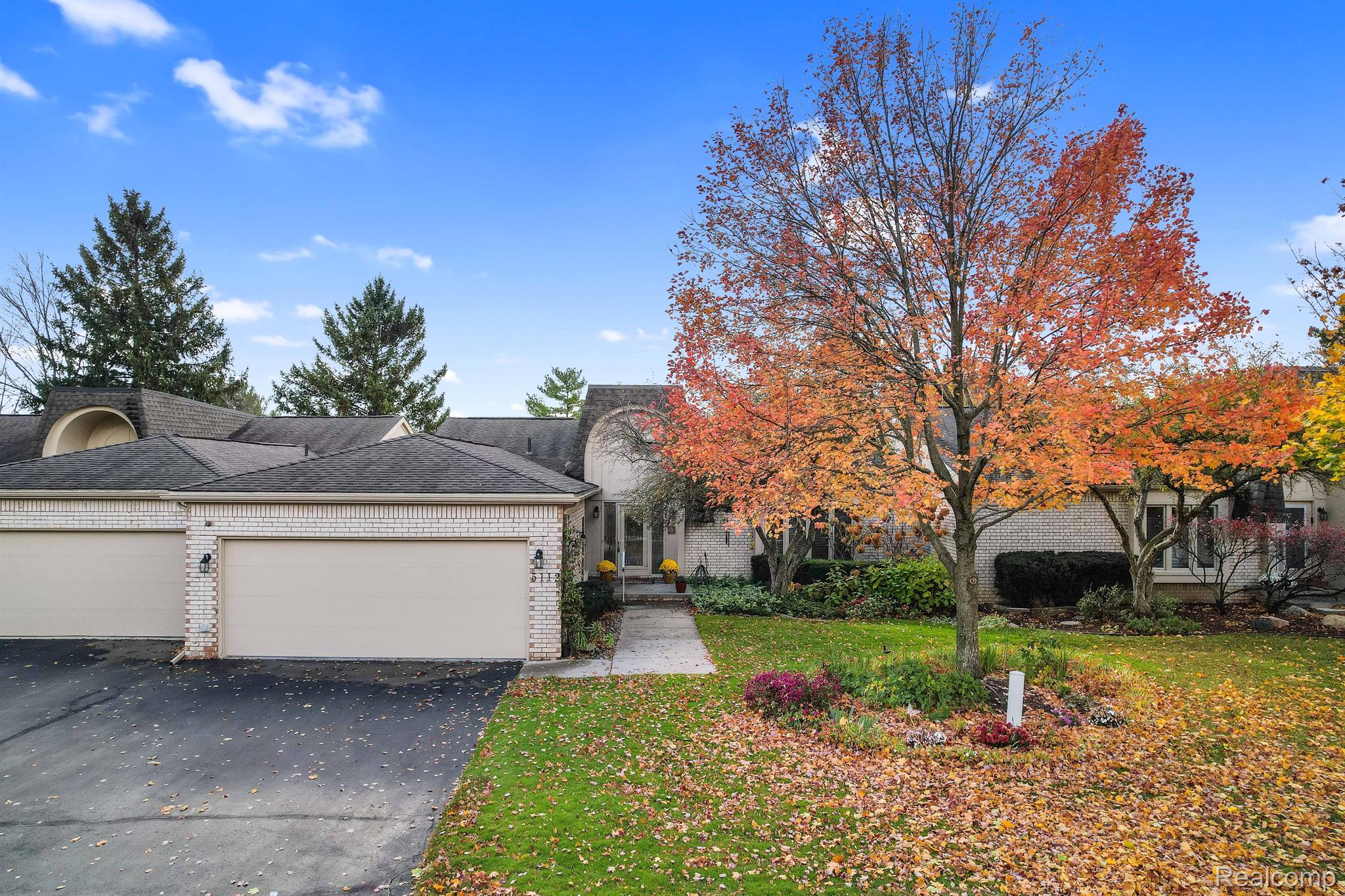 5112 Woodlands Trail