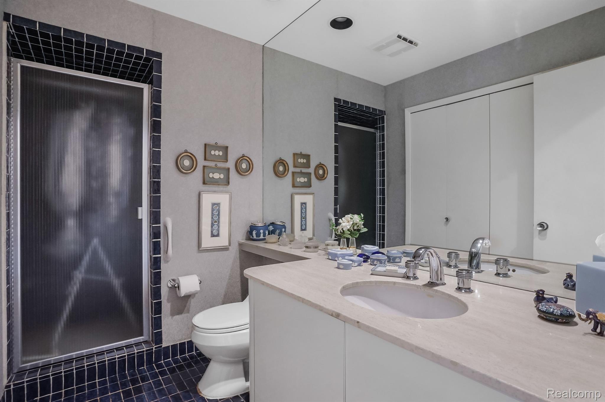 5112 Woodlands Trail