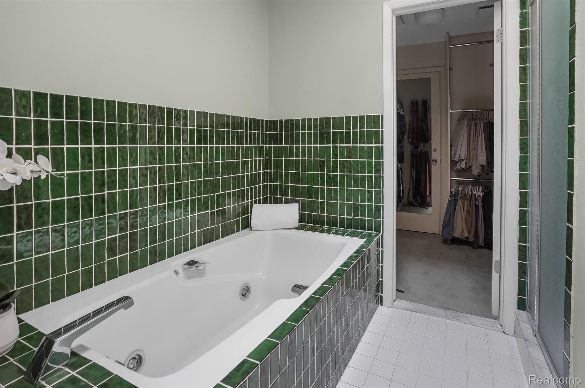 5112 Woodlands Trail