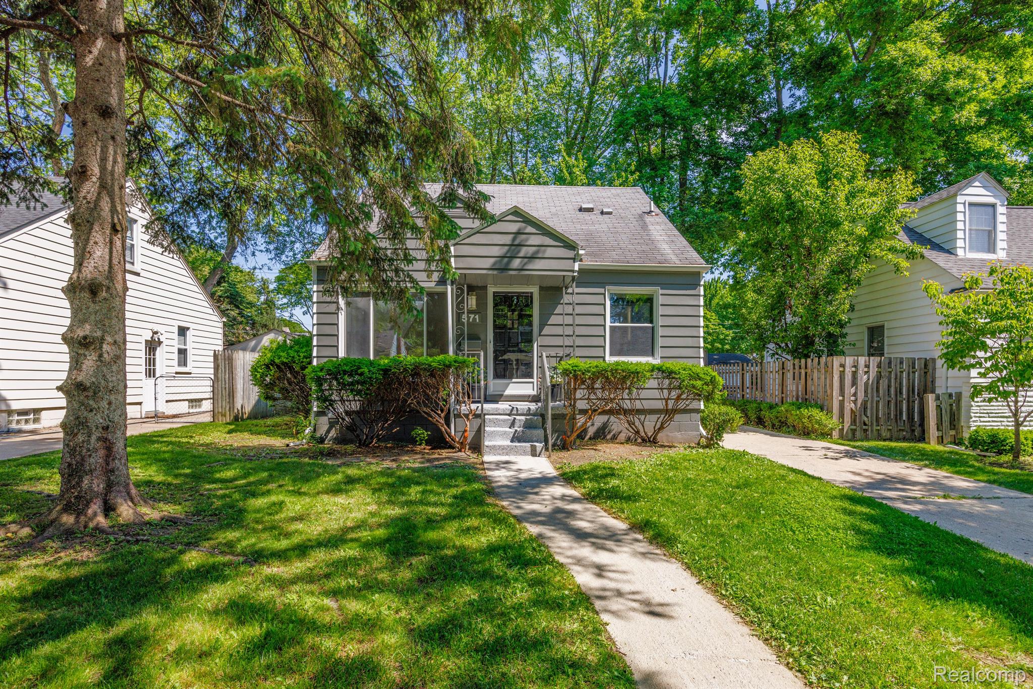 571 BIRD Avenue