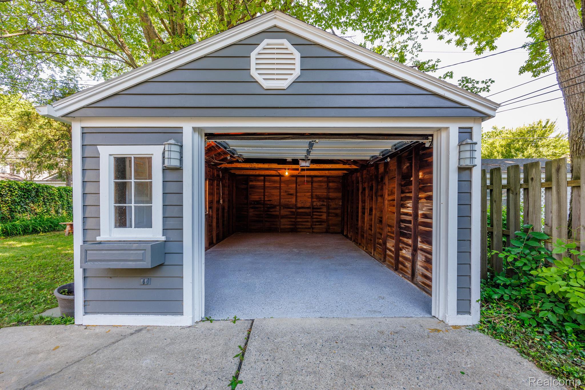 571 BIRD Avenue