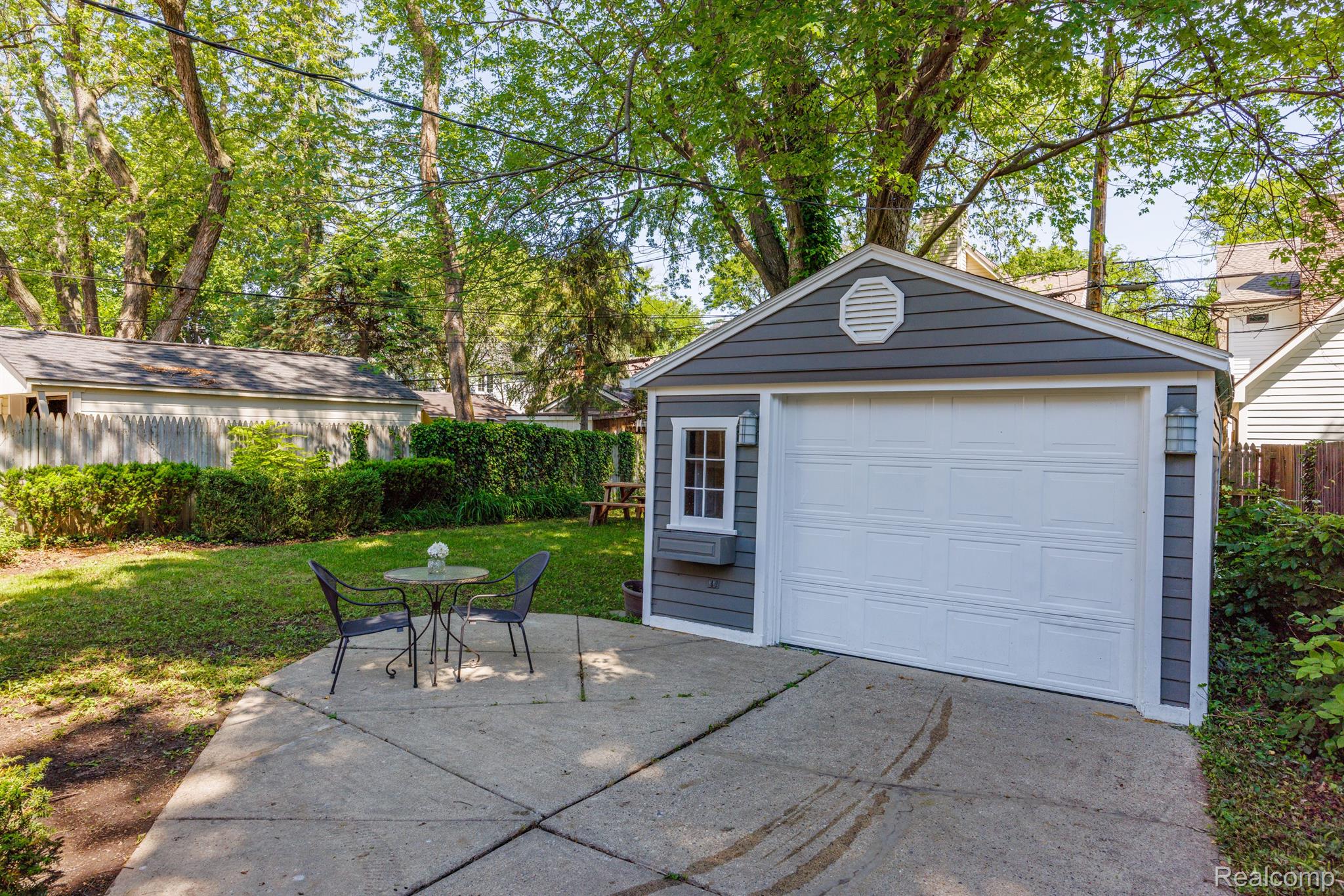 571 BIRD Avenue